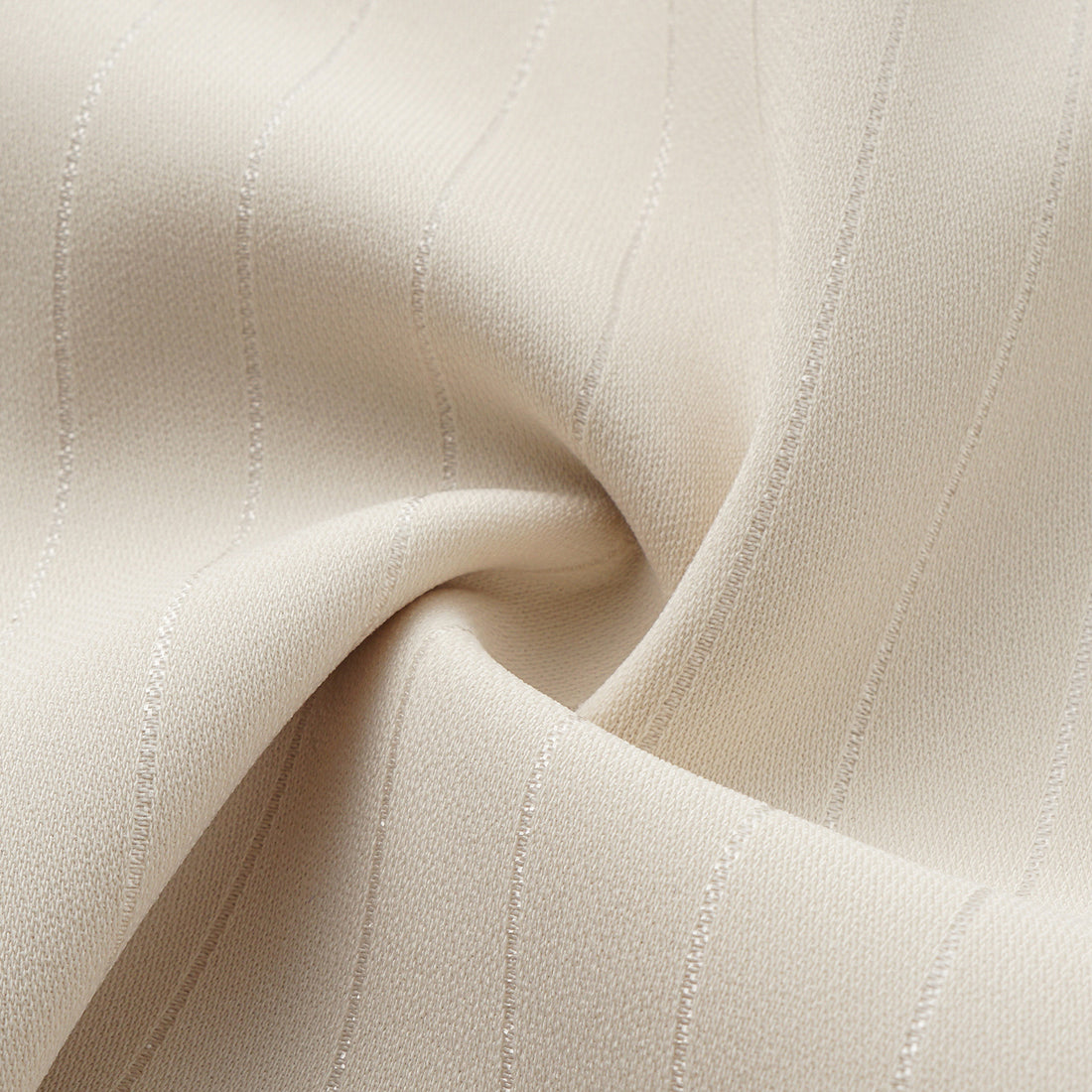 "Speak Sleek." 銀織工藝直條西裝短褲—Drifted Light自由掠影