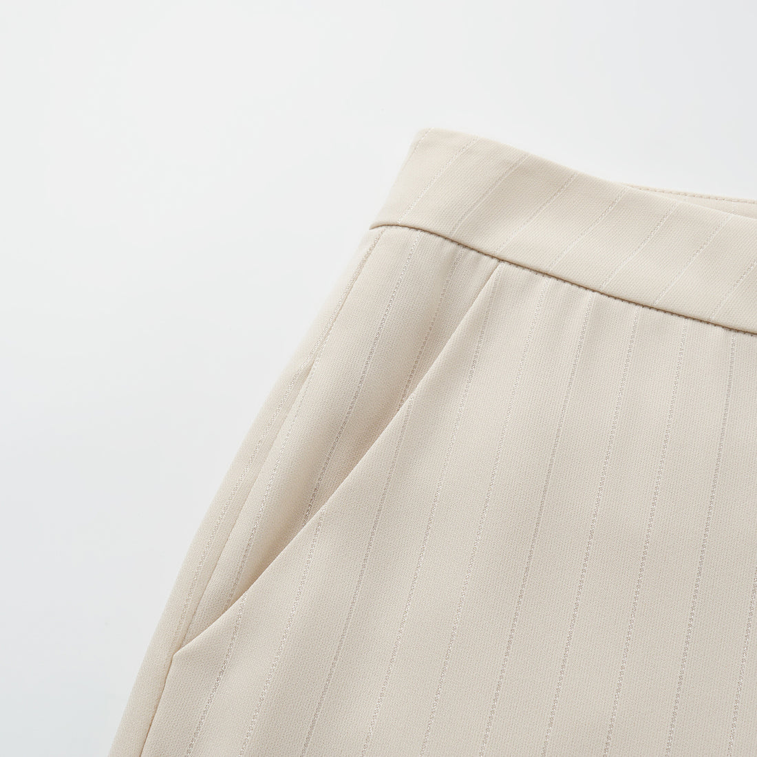 "Speak Sleek." 銀織工藝直條西裝喇叭褲—Drifted Light自由掠影