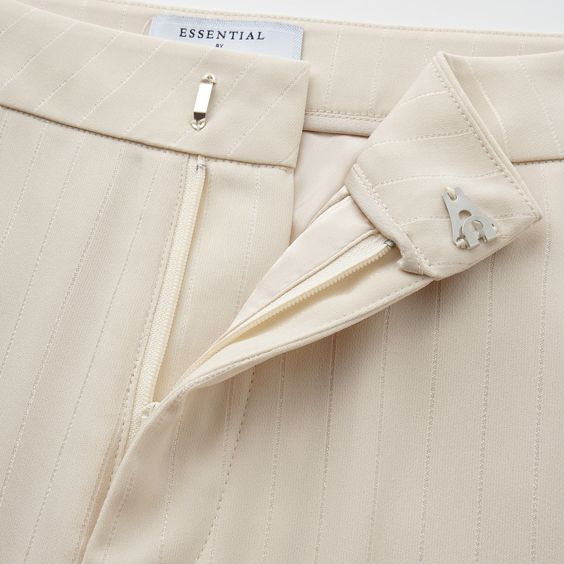 "Speak Sleek." 銀織工藝直條西裝喇叭褲—Drifted Light自由掠影