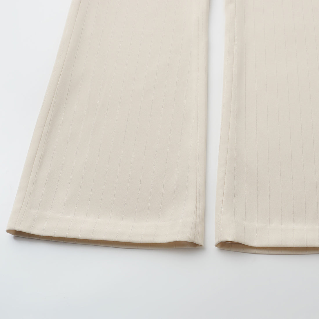 "Speak Sleek." 銀織工藝直條西裝喇叭褲—Drifted Light自由掠影