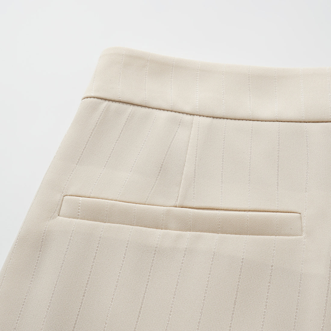 "Speak Sleek." 銀織工藝直條西裝喇叭褲—Drifted Light自由掠影