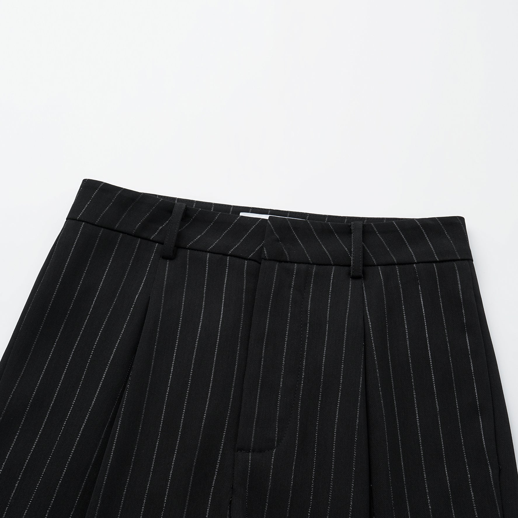 "Speak Sleek." 銀織工藝直條西裝長褲—Shadow Rhythm沉光輕序