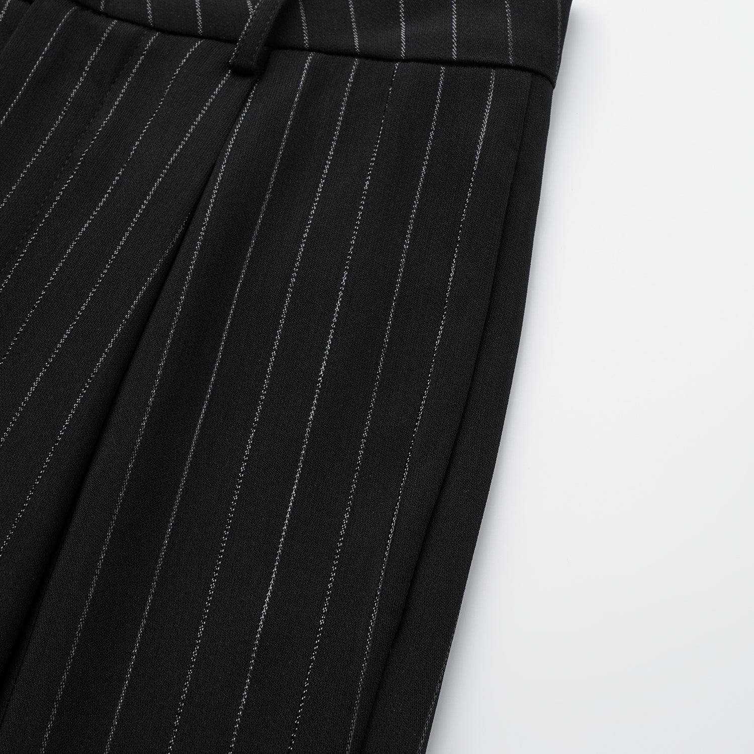 "Speak Sleek." 銀織工藝直條西裝長褲—Shadow Rhythm沉光輕序