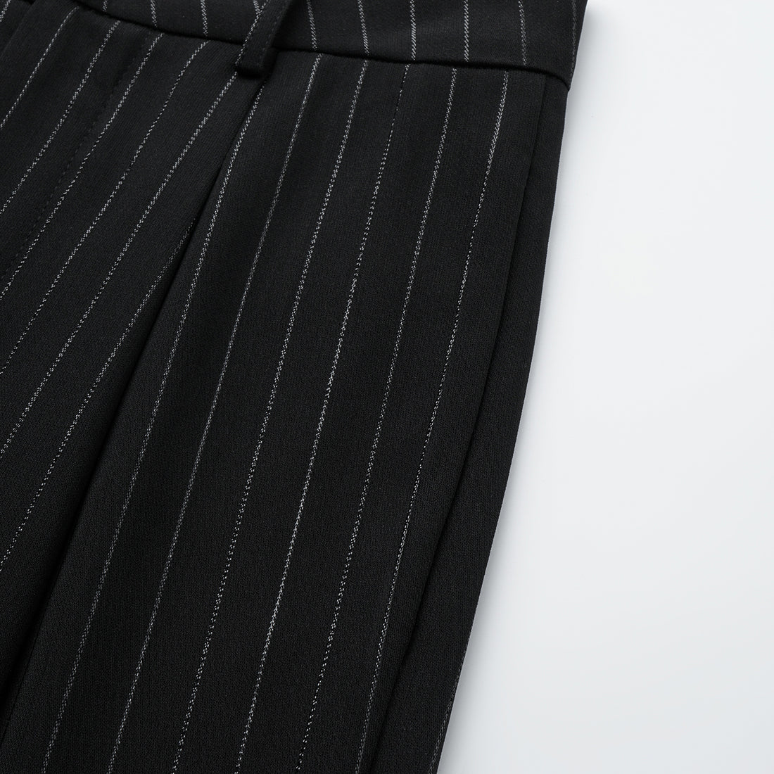 "Speak Sleek." 銀織工藝直條西裝長褲—Shadow Rhythm沉光輕序