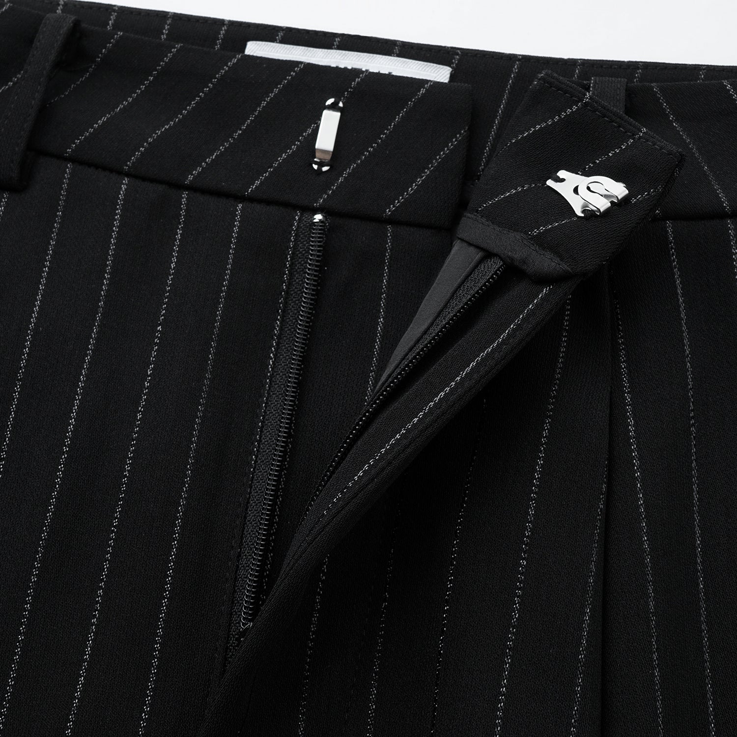 "Speak Sleek." 銀織工藝直條西裝長褲—Shadow Rhythm沉光輕序