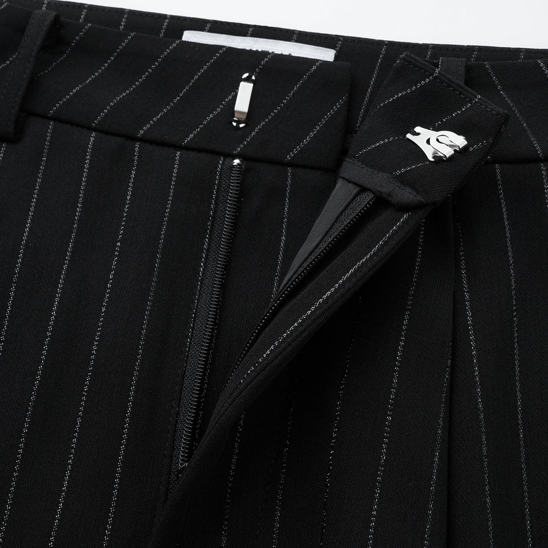 "Speak Sleek." 銀織工藝直條西裝長褲—Shadow Rhythm沉光輕序