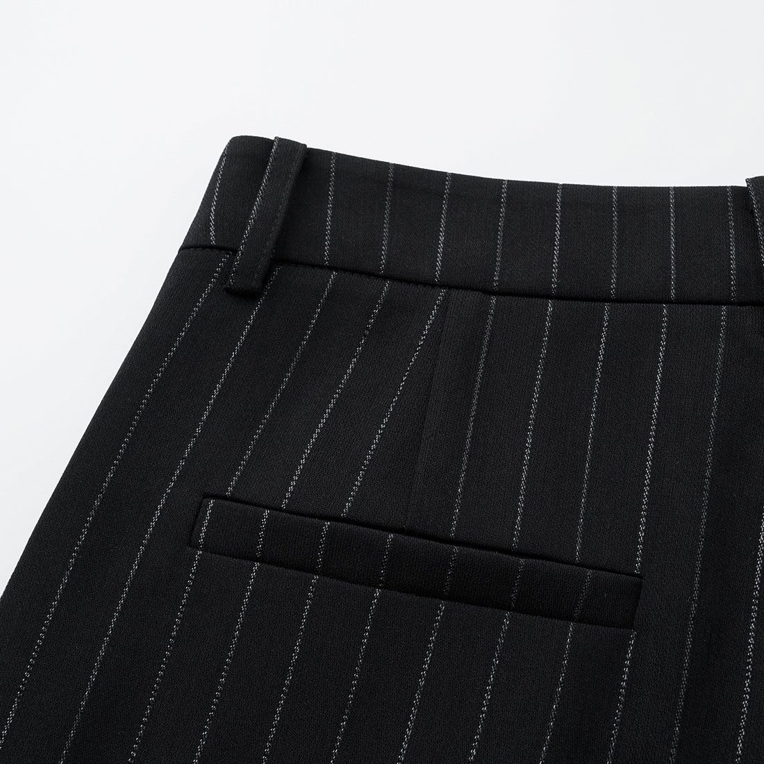 "Speak Sleek." 銀織工藝直條西裝長褲—Shadow Rhythm沉光輕序