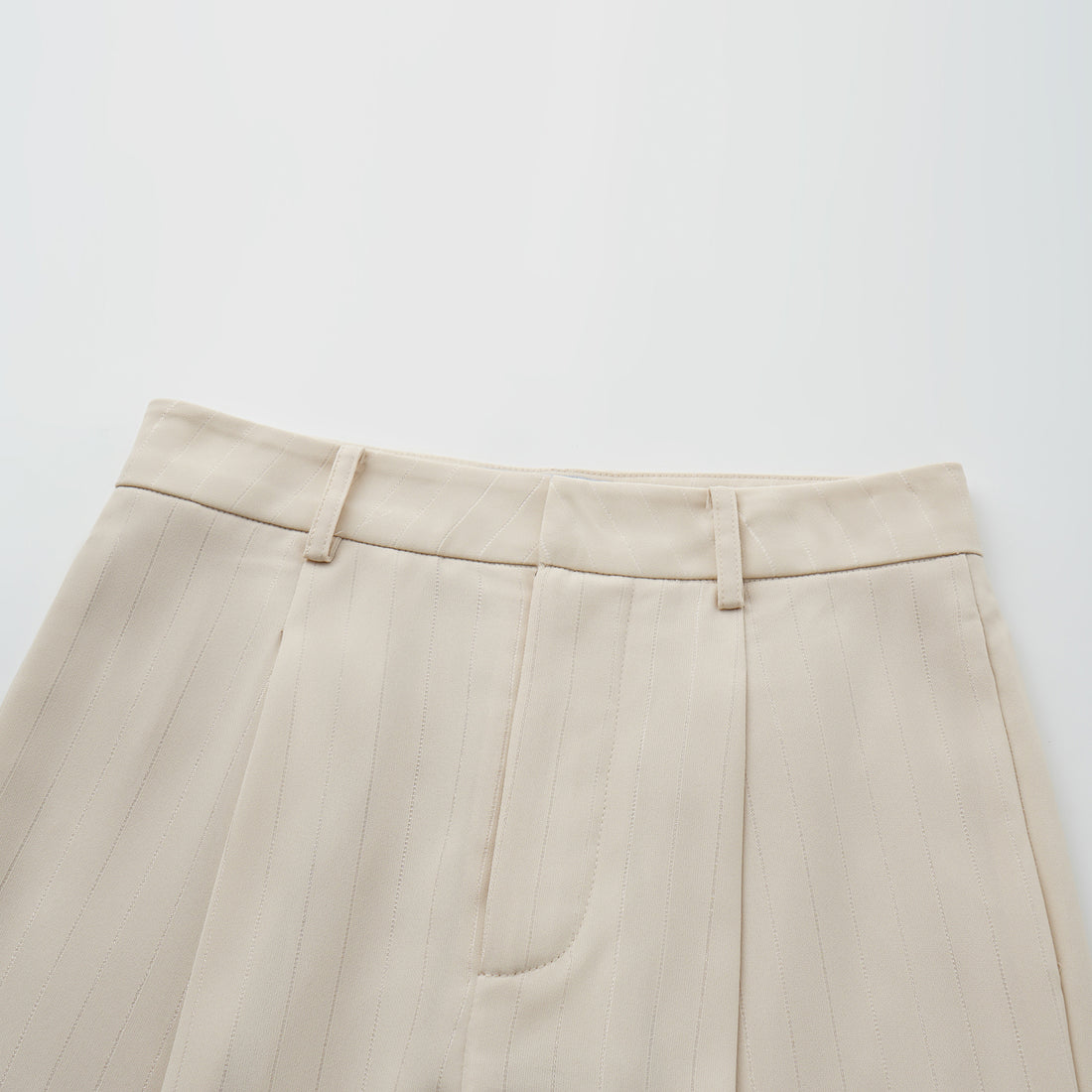 "Speak Sleek." 銀織工藝直條西裝長褲—Drifted Light自由掠影