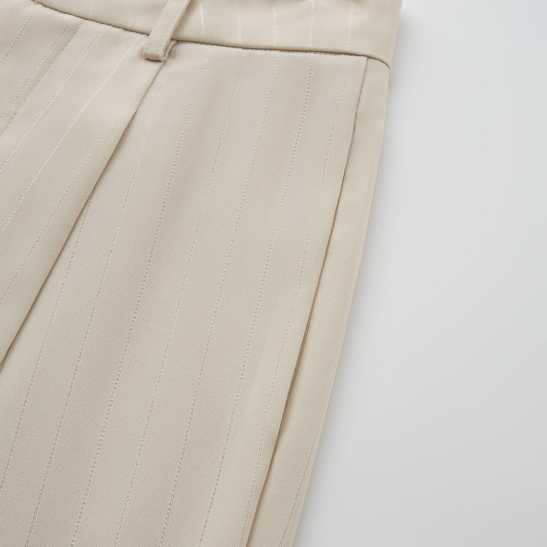 "Speak Sleek." 銀織工藝直條西裝長褲—Drifted Light自由掠影