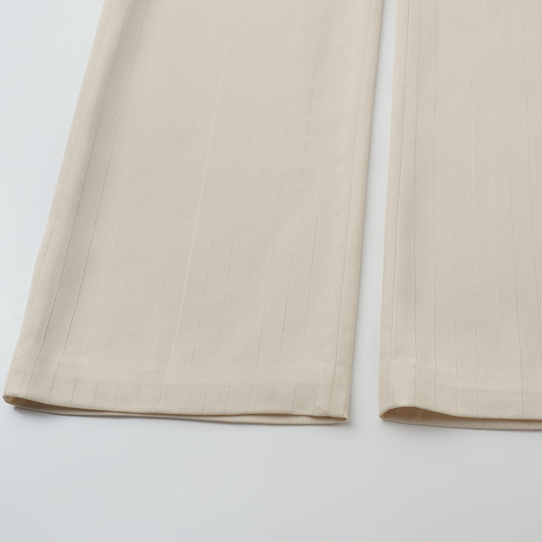 "Speak Sleek." 銀織工藝直條西裝長褲—Drifted Light自由掠影