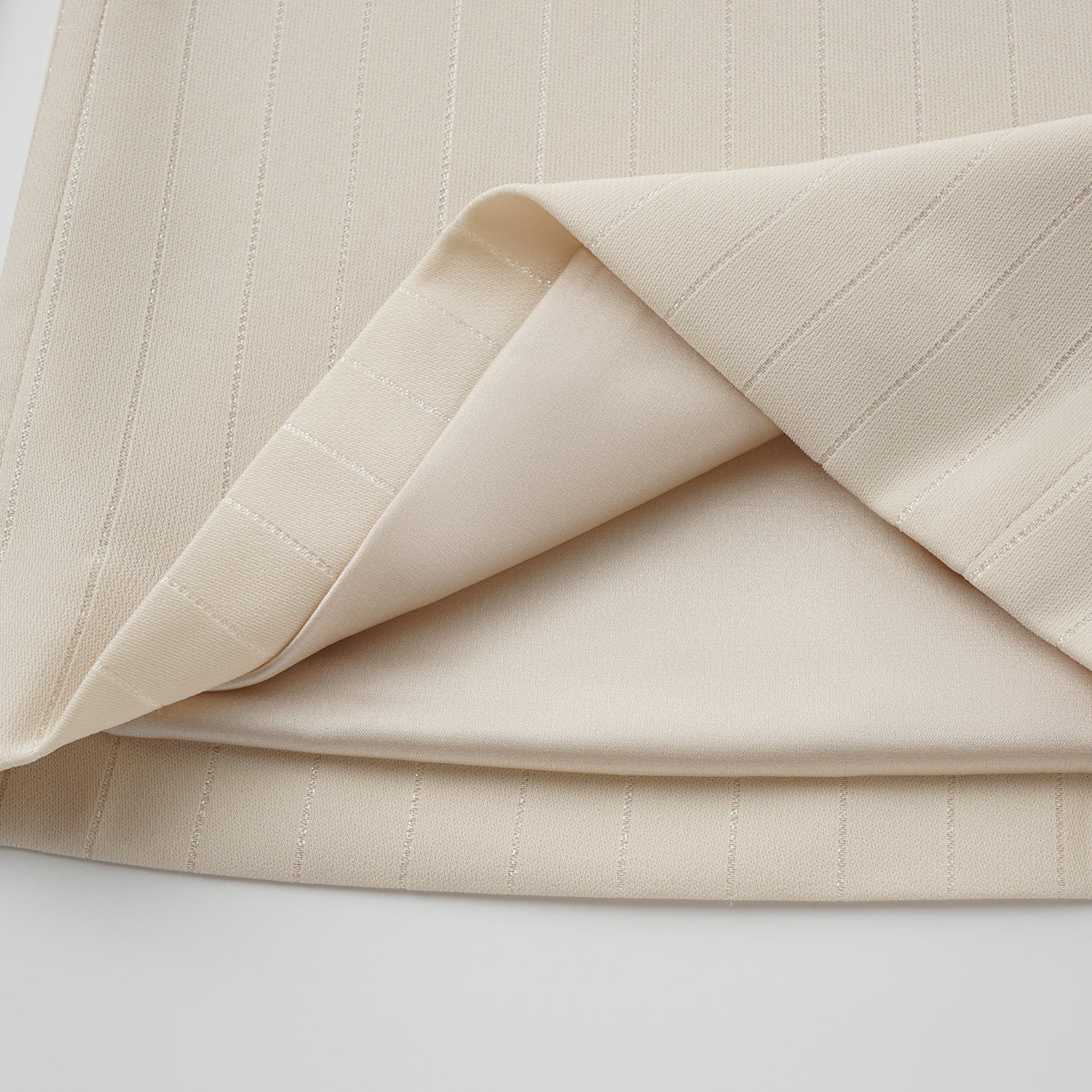 "Speak Sleek." 銀織工藝直條西裝長褲—Drifted Light自由掠影