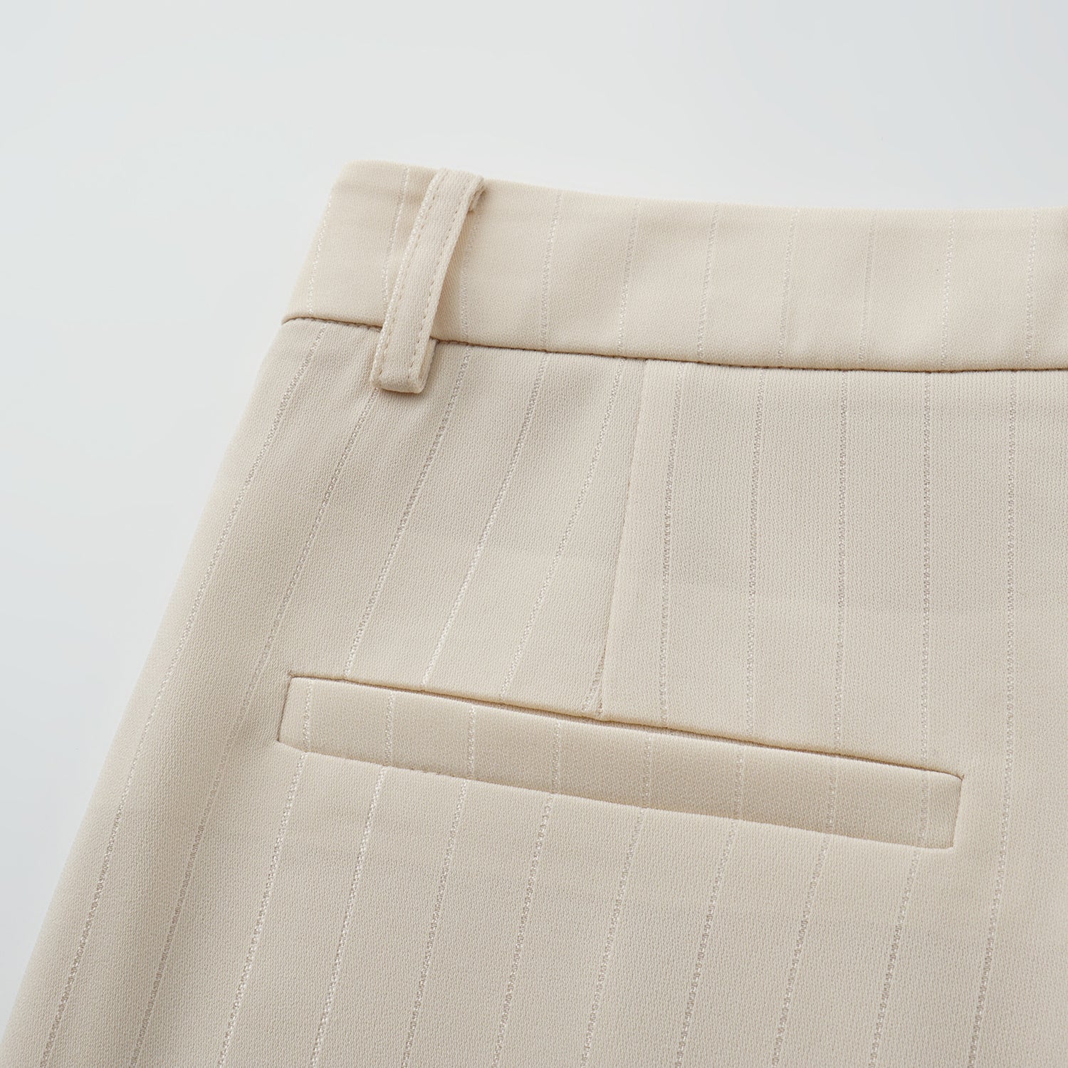 "Speak Sleek." 銀織工藝直條西裝長褲—Drifted Light自由掠影