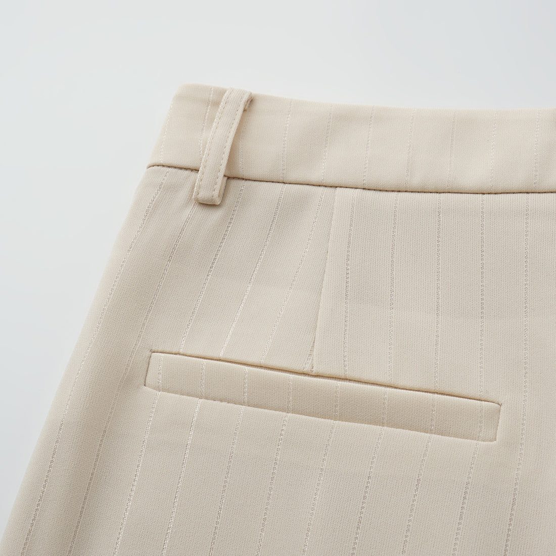 "Speak Sleek." 銀織工藝直條西裝長褲—Drifted Light自由掠影