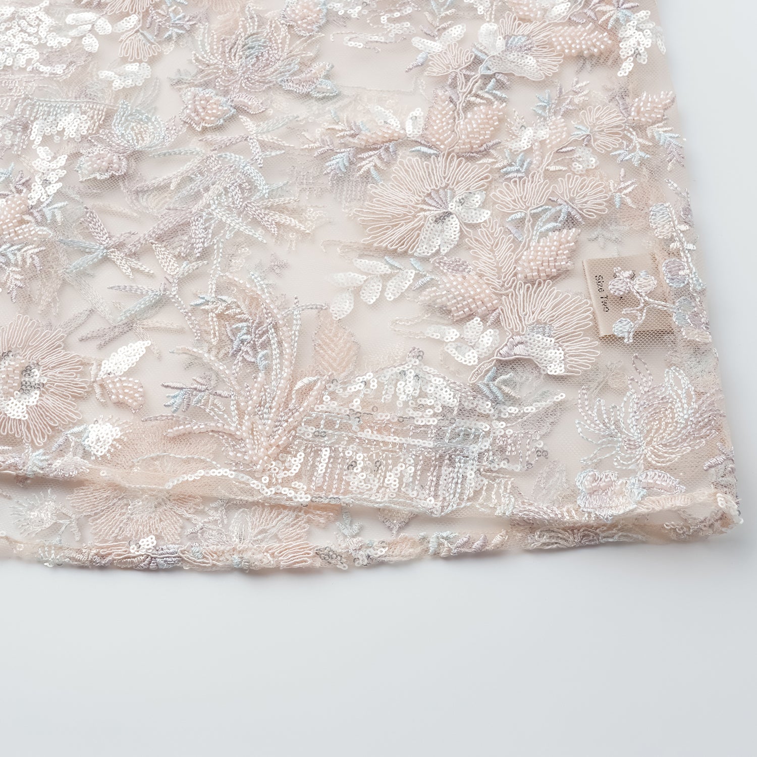 "Imperial Garden Teatime"點景白描奢華珠繡輕國風蕾絲背心—Petal Silhouette花間影