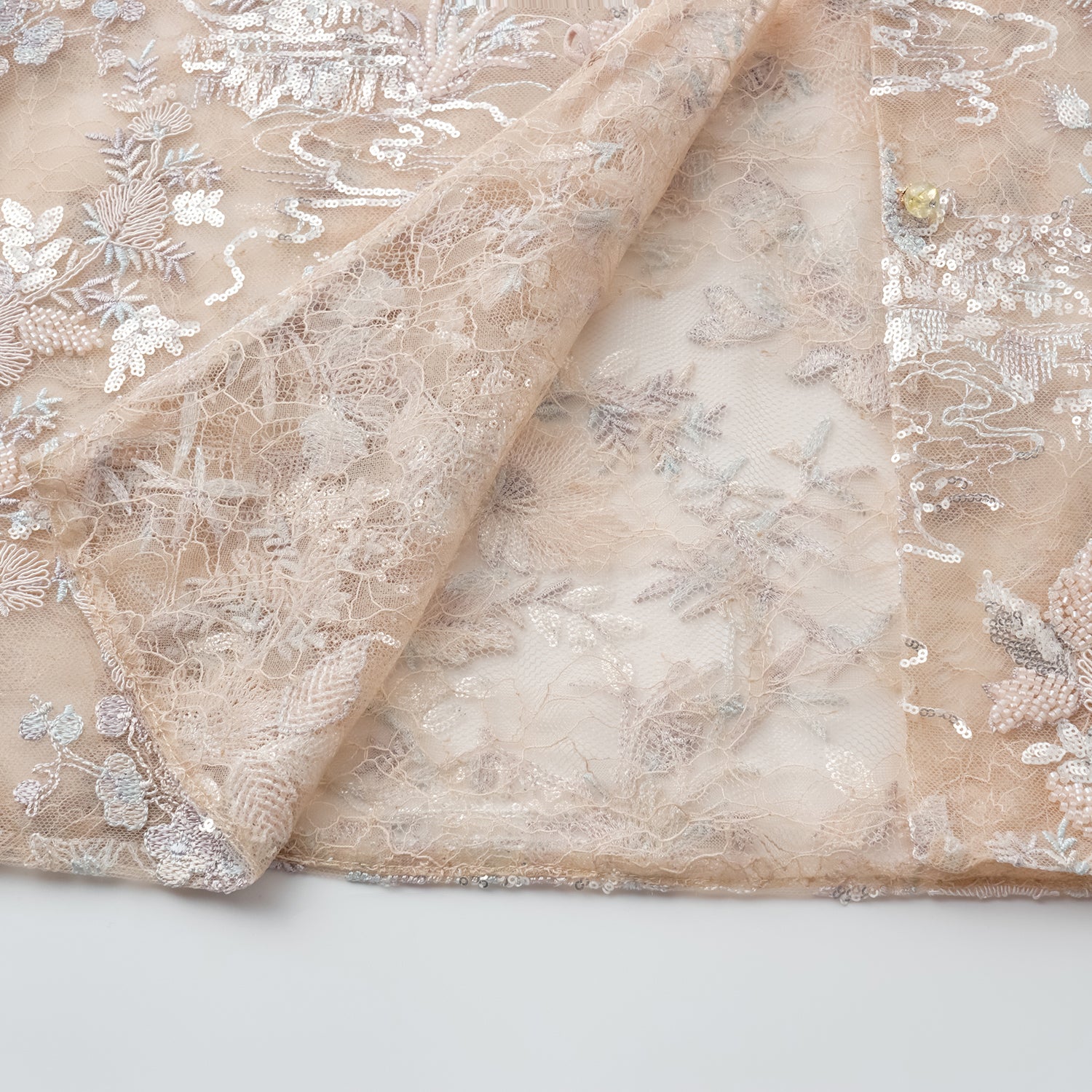 "Imperial Garden Teatime"點景白描奢華珠繡蕾絲輕國風Oversized罩衫—Petal Silhouette花間影