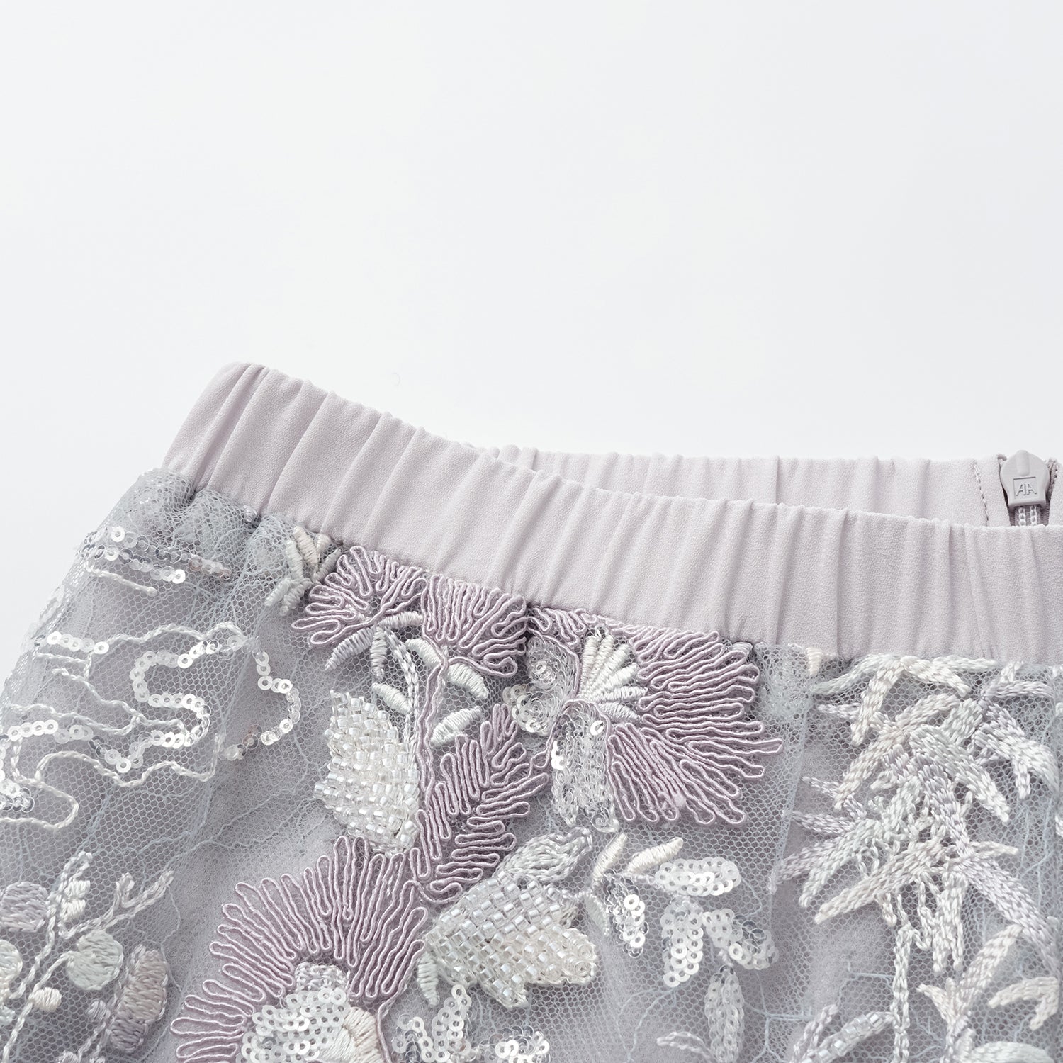 "Imperial Garden Teatime"點景白描奢華珠繡輕國風蕾絲長褲—Woven Breeze聽風絮