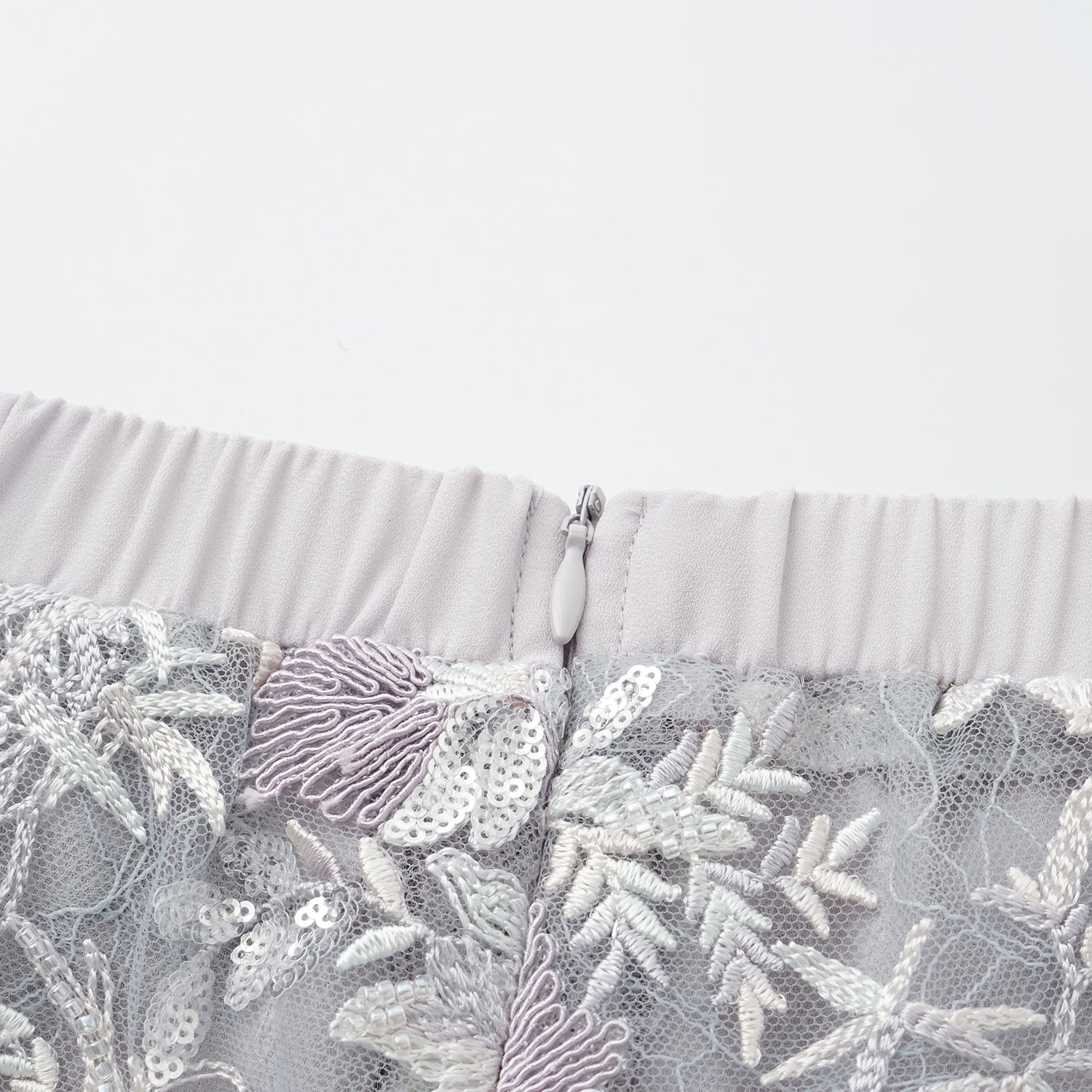 "Imperial Garden Teatime"點景白描奢華珠繡輕國風蕾絲長褲—Woven Breeze聽風絮