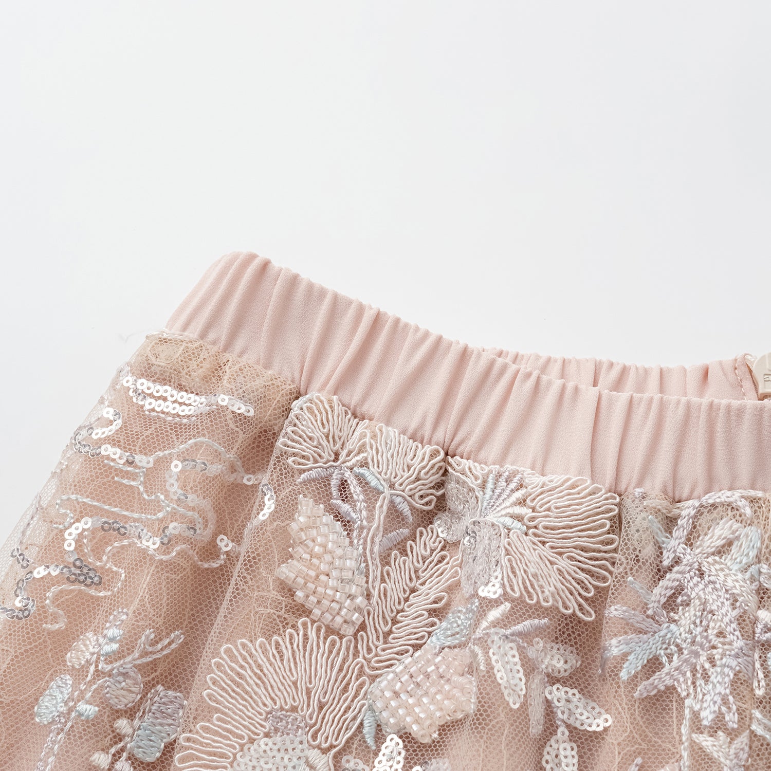 "Imperial Garden Teatime"點景白描奢華珠繡輕國風蕾絲長褲—Petal Silhouette花間影