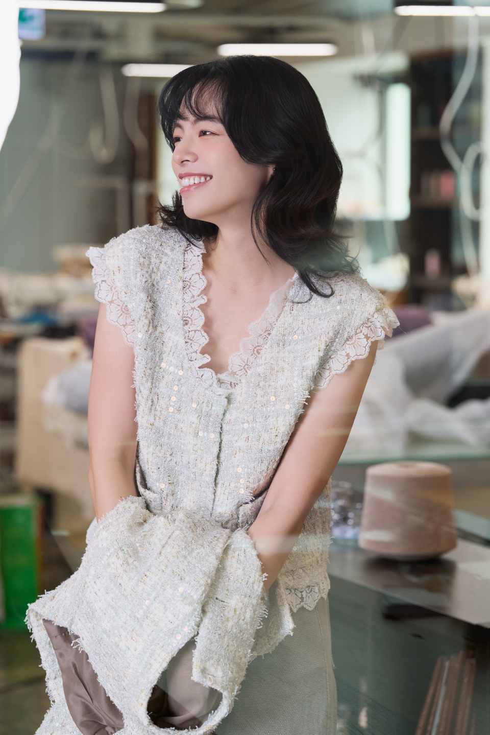 “織光成詩 Poetry Woven in Light” 瑞士高級訂製流光綴片花呢蕾絲拼接背心