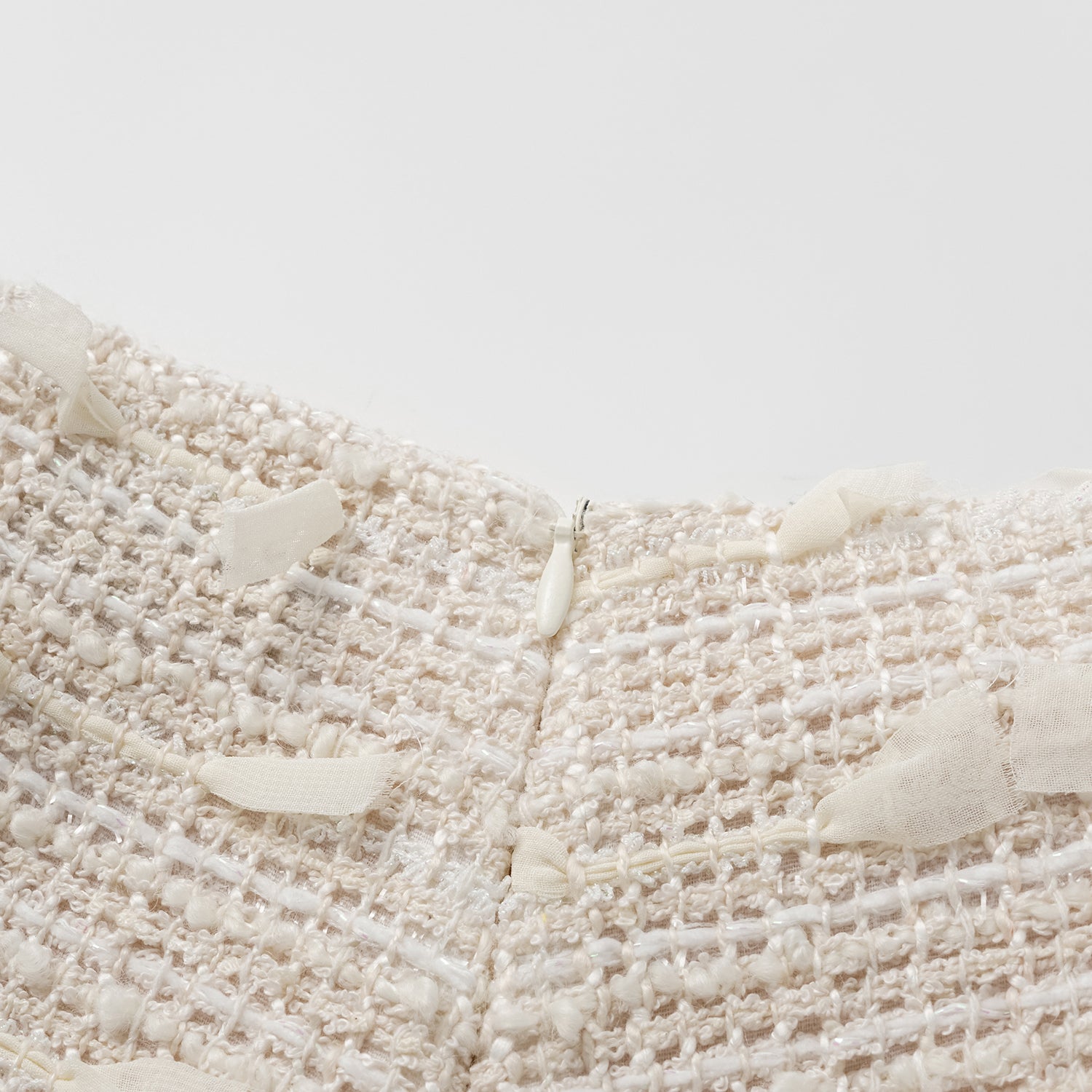 “春意” 輕薄花呢短褲—茶白聽風