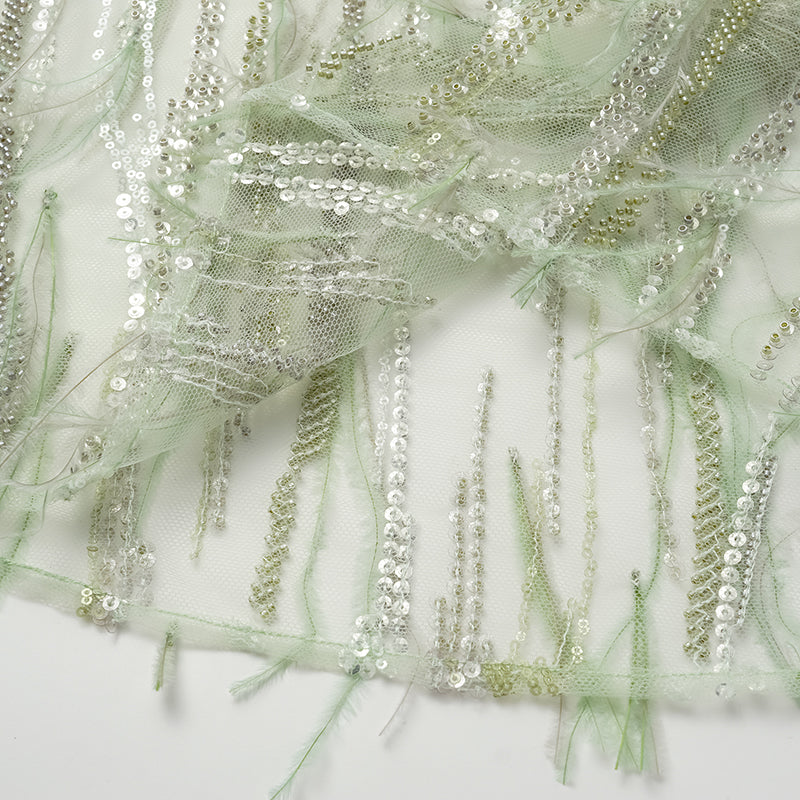 “Welcome to my party.” 珠繡羽毛工藝細肩帶背心