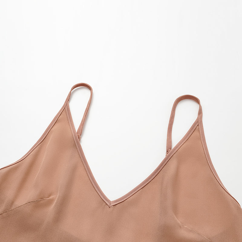 “Welcome to my party.” 珠繡羽毛工藝細肩帶背心