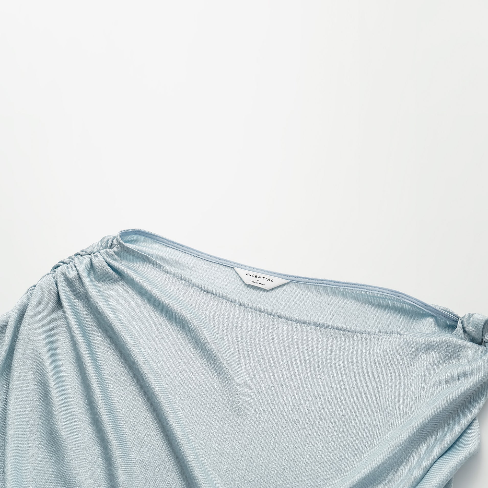 “Easy Go Chic” 醋酸針織面料特殊剪裁斜肩上衣 — 淺藍