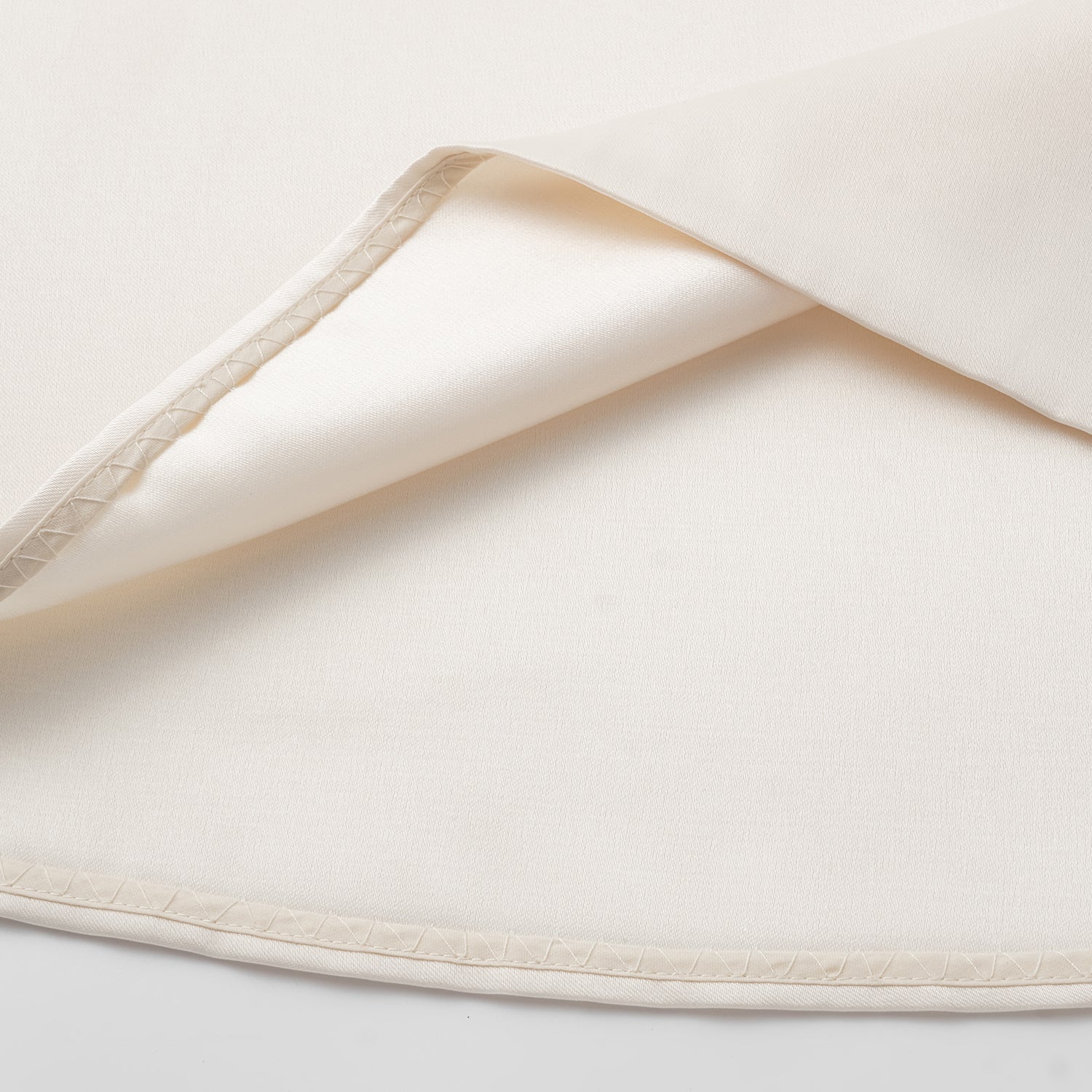 "Weekend at Monaco." 重磅緞面拼接工藝背心 — Ivory