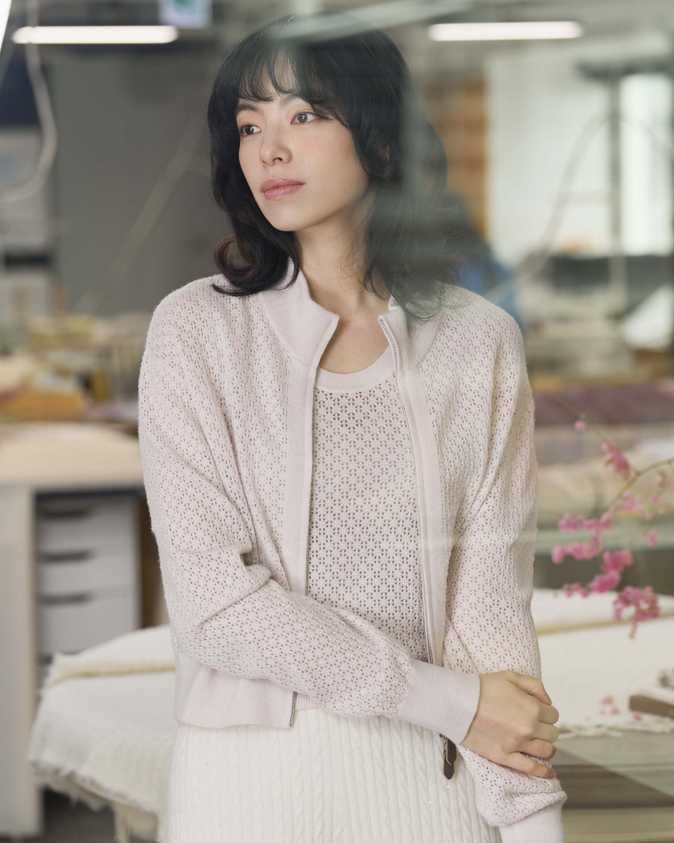 “柔光之間 In a Softer Light • 柔粉 Soft Pink” Cashmere 浮燦點織花眼工藝針織外套