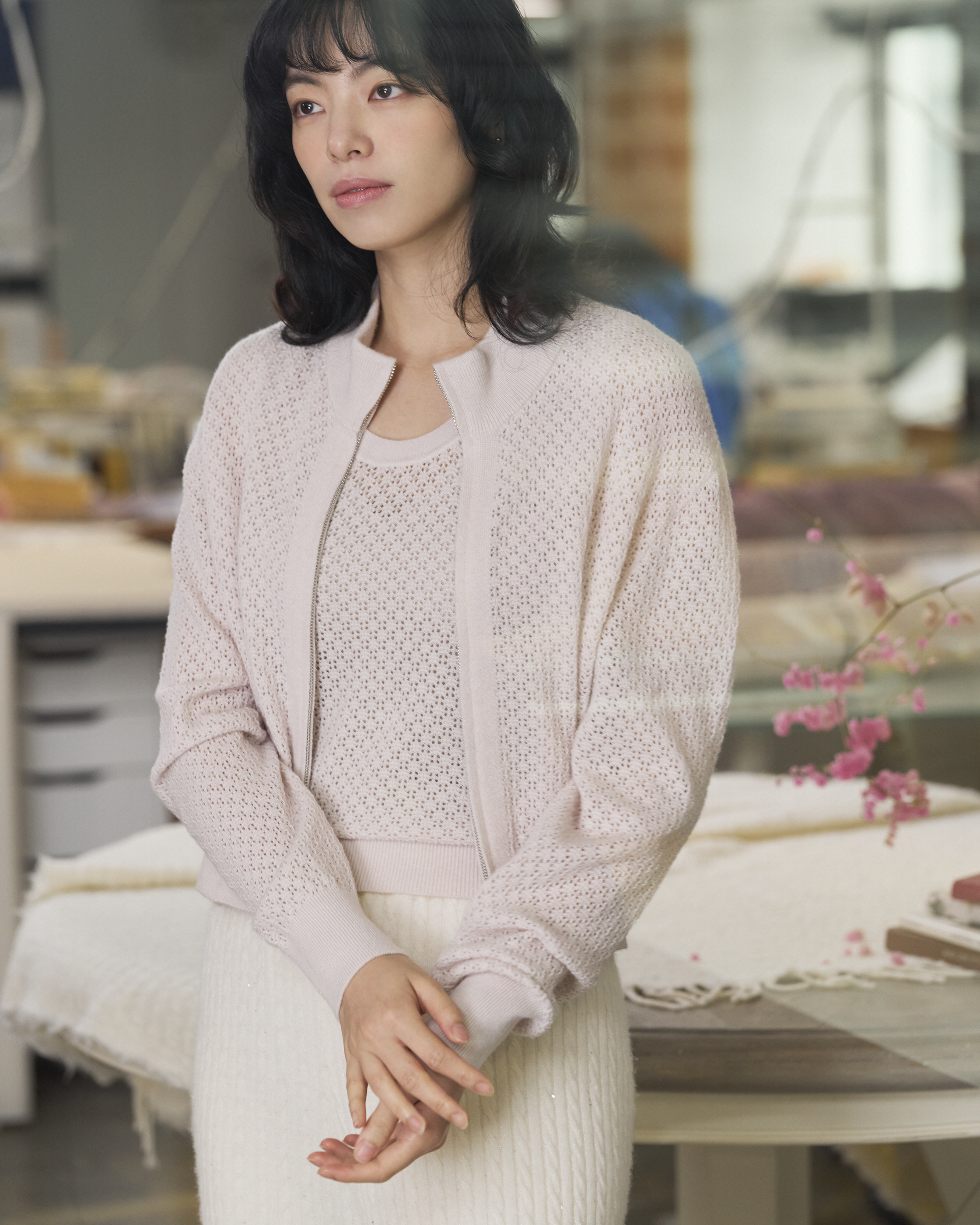 “柔光之間 In a Softer Light • 柔粉 Soft Pink” Cashmere 浮燦點織花眼工藝針織外套