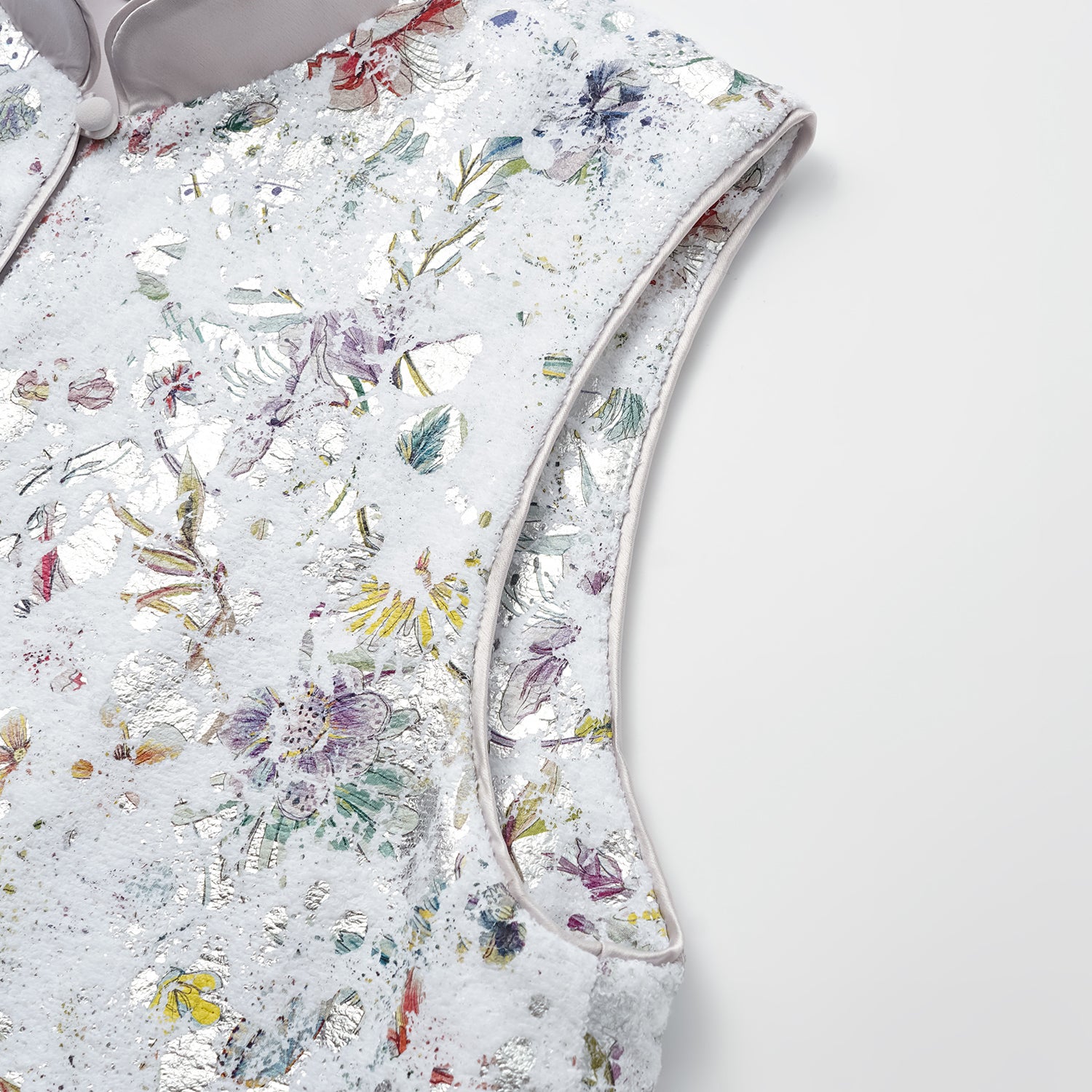 “Imperial Garden Teatime” 義大利銀箔貼花工藝肌理面料輕國風馬甲背心—蝶影醺夢