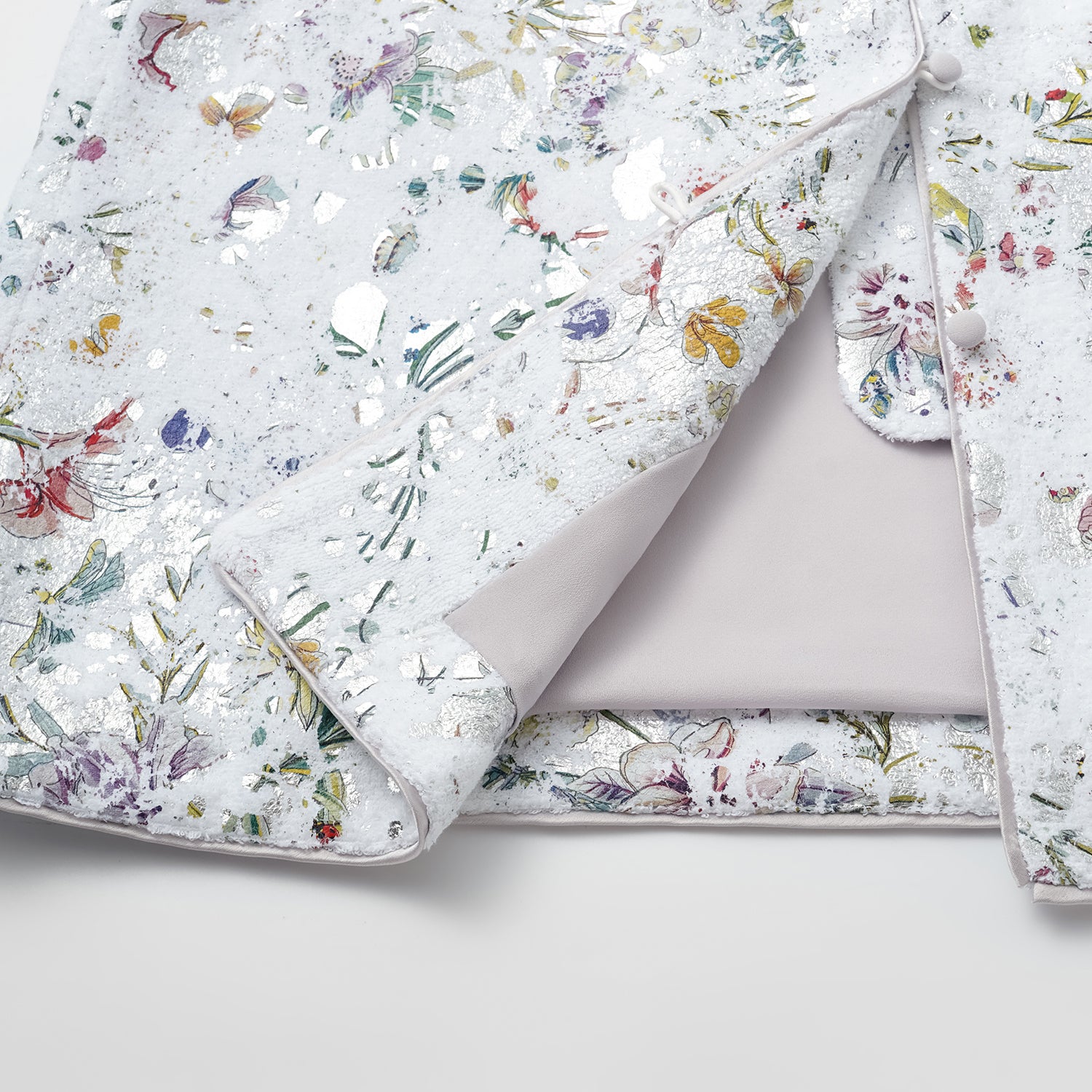 “Imperial Garden Teatime” 義大利銀箔貼花工藝肌理面料輕國風馬甲背心—蝶影醺夢