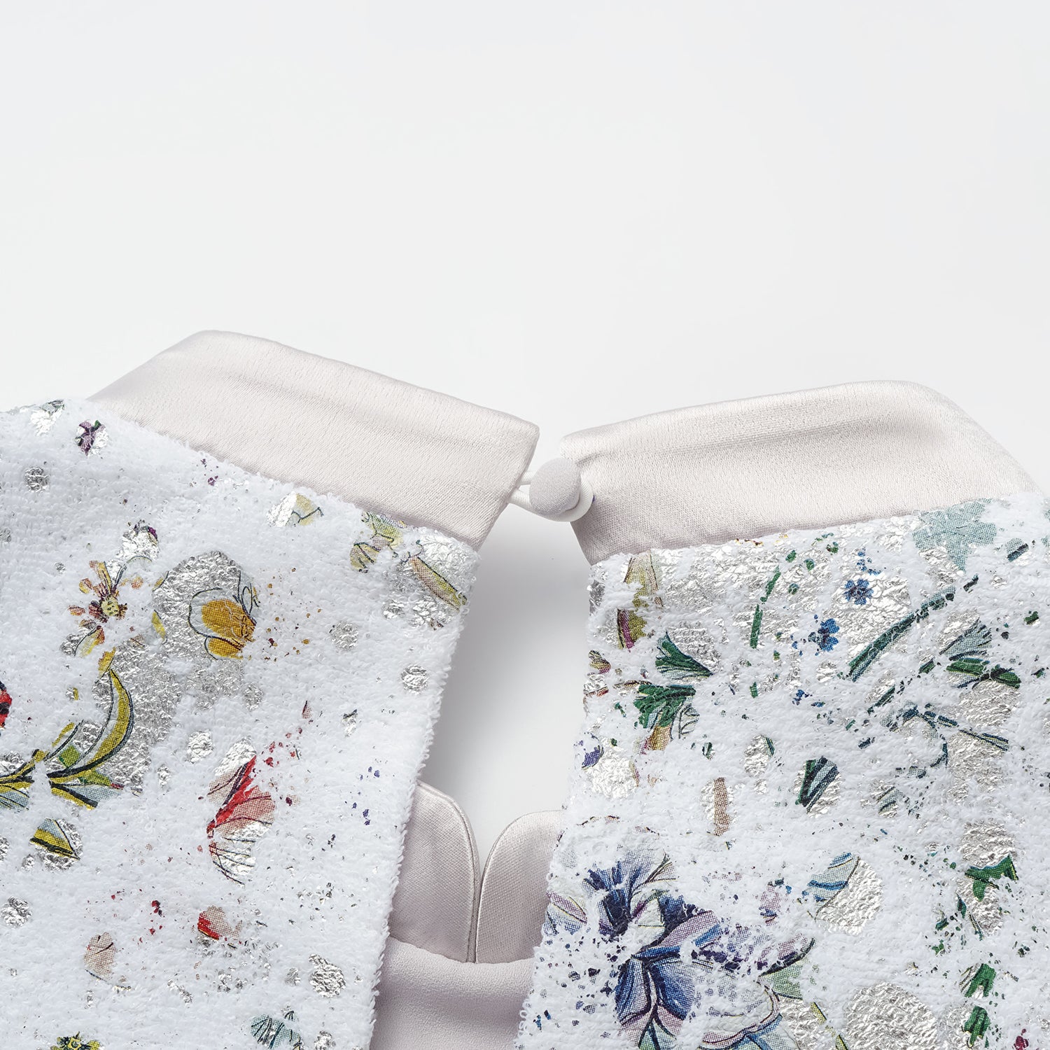 “Imperial Garden Teatime” 義大利銀箔貼花工藝肌理面料輕國風背心—蝶影醺夢