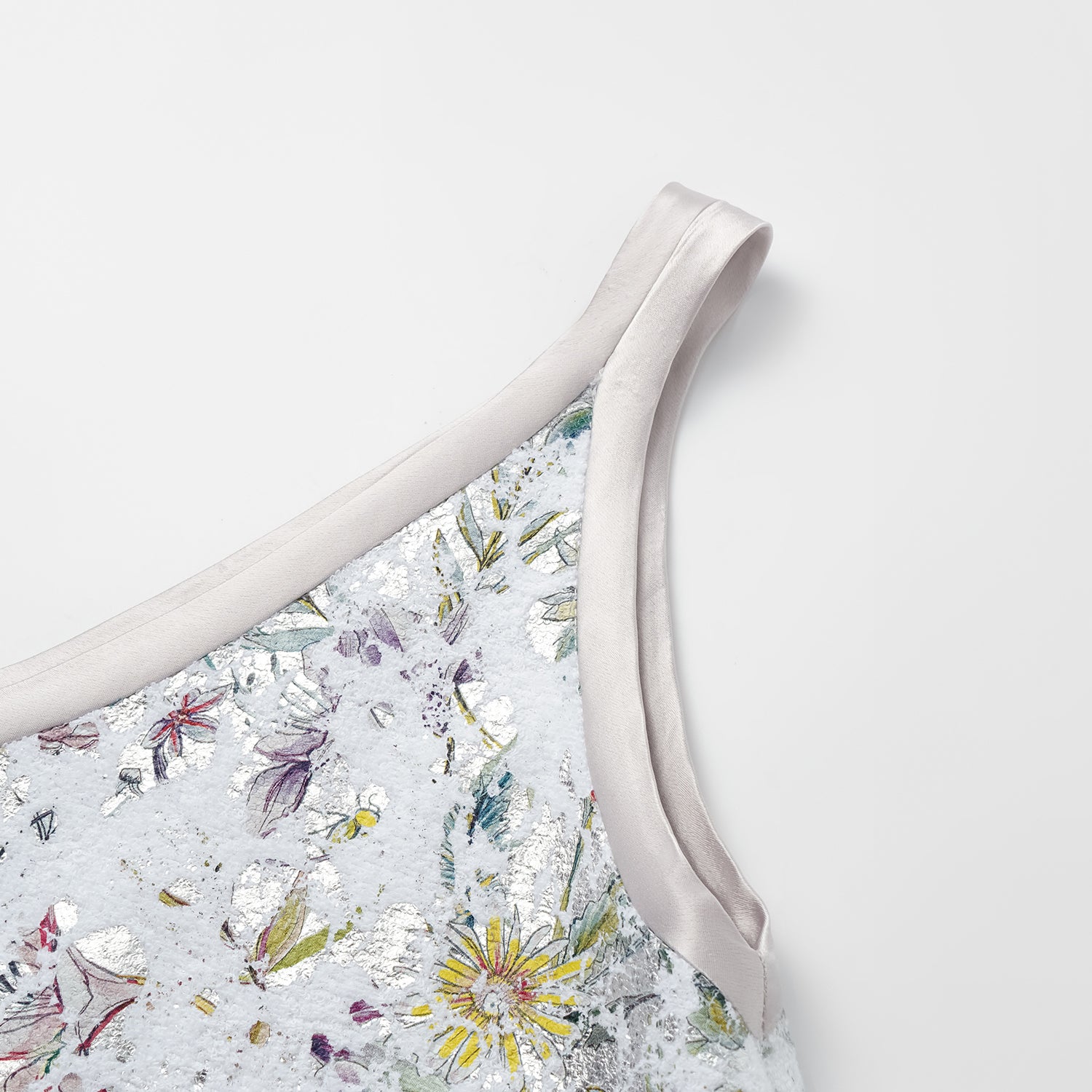 “Imperial Garden Teatime” 義大利銀箔貼花工藝肌理輕國風面料背心—蝶影醺夢