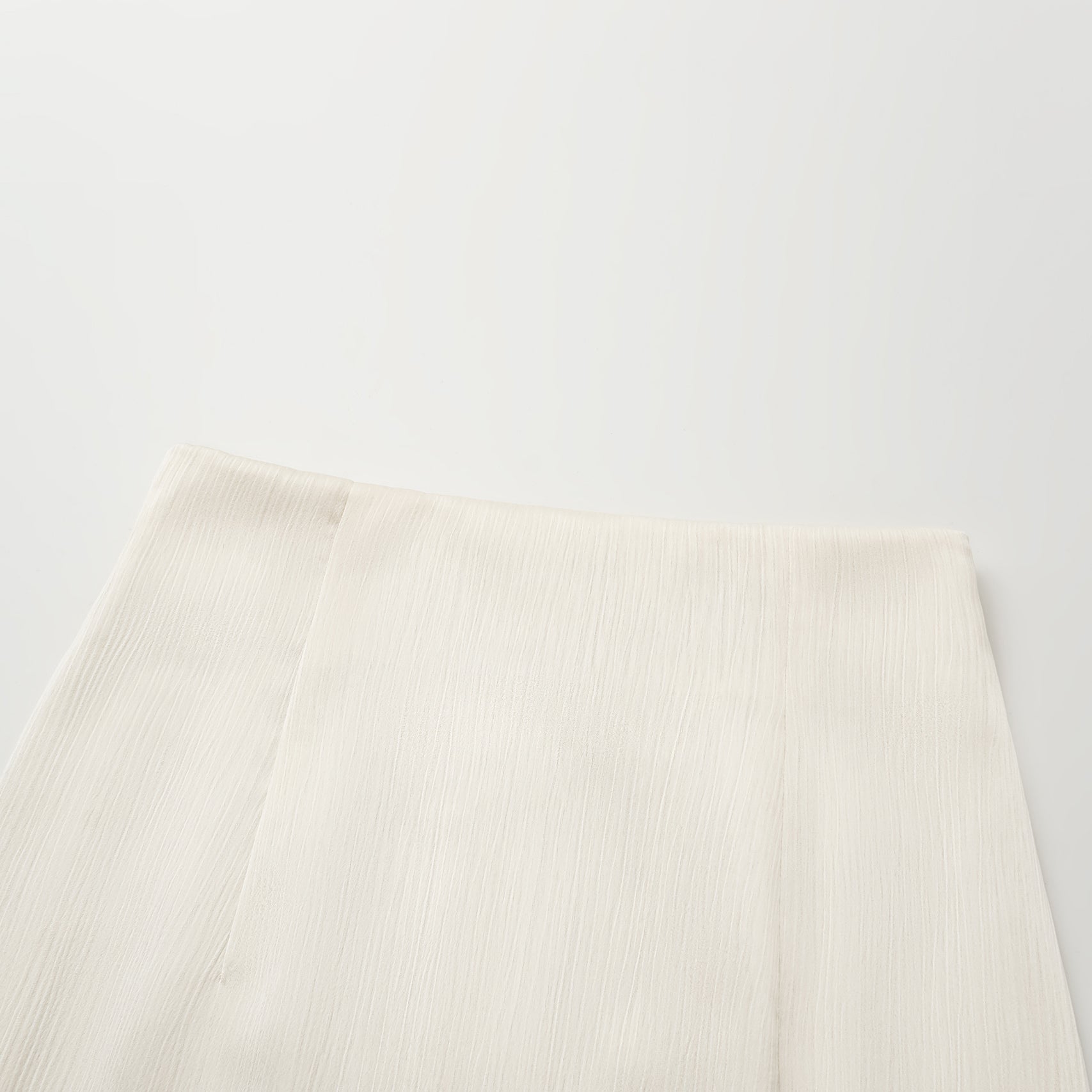 “Easy Go Chic” 韓國壓褶工藝面料鉛筆裙—原白