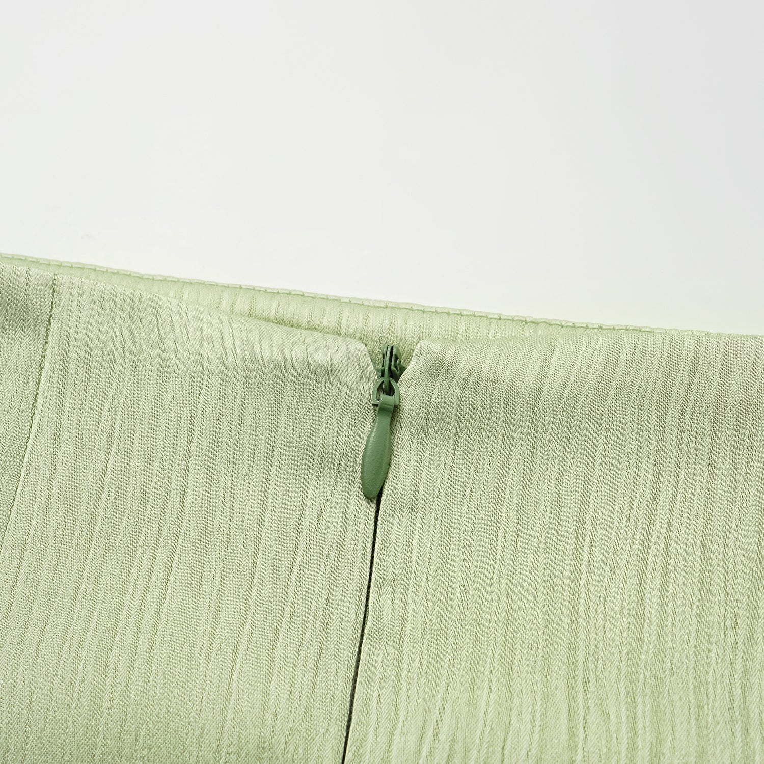 “Easy Go Chic” 韓國壓褶工藝面料鉛筆裙—氣泡綠