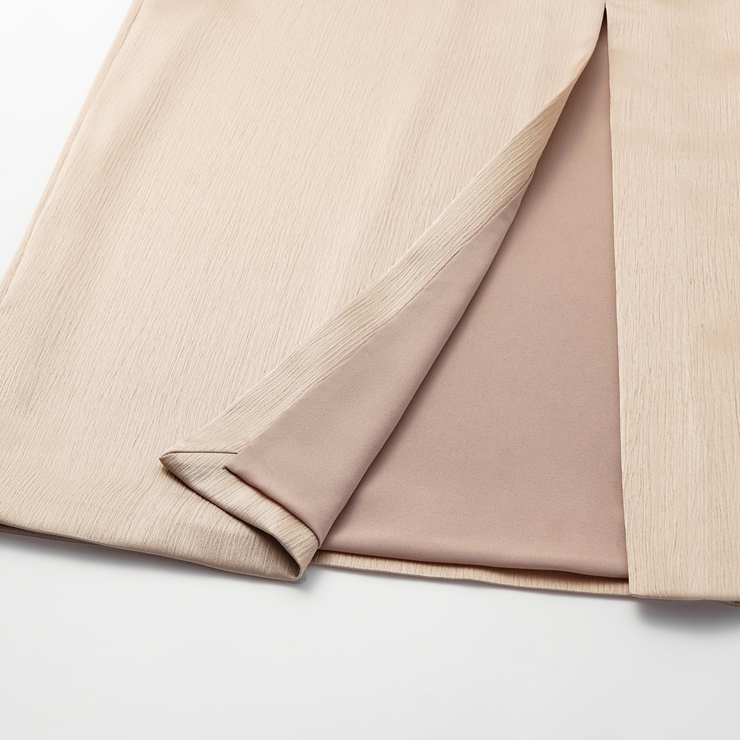 “Easy Go Chic” 韓國壓褶工藝面料鉛筆裙—裸金