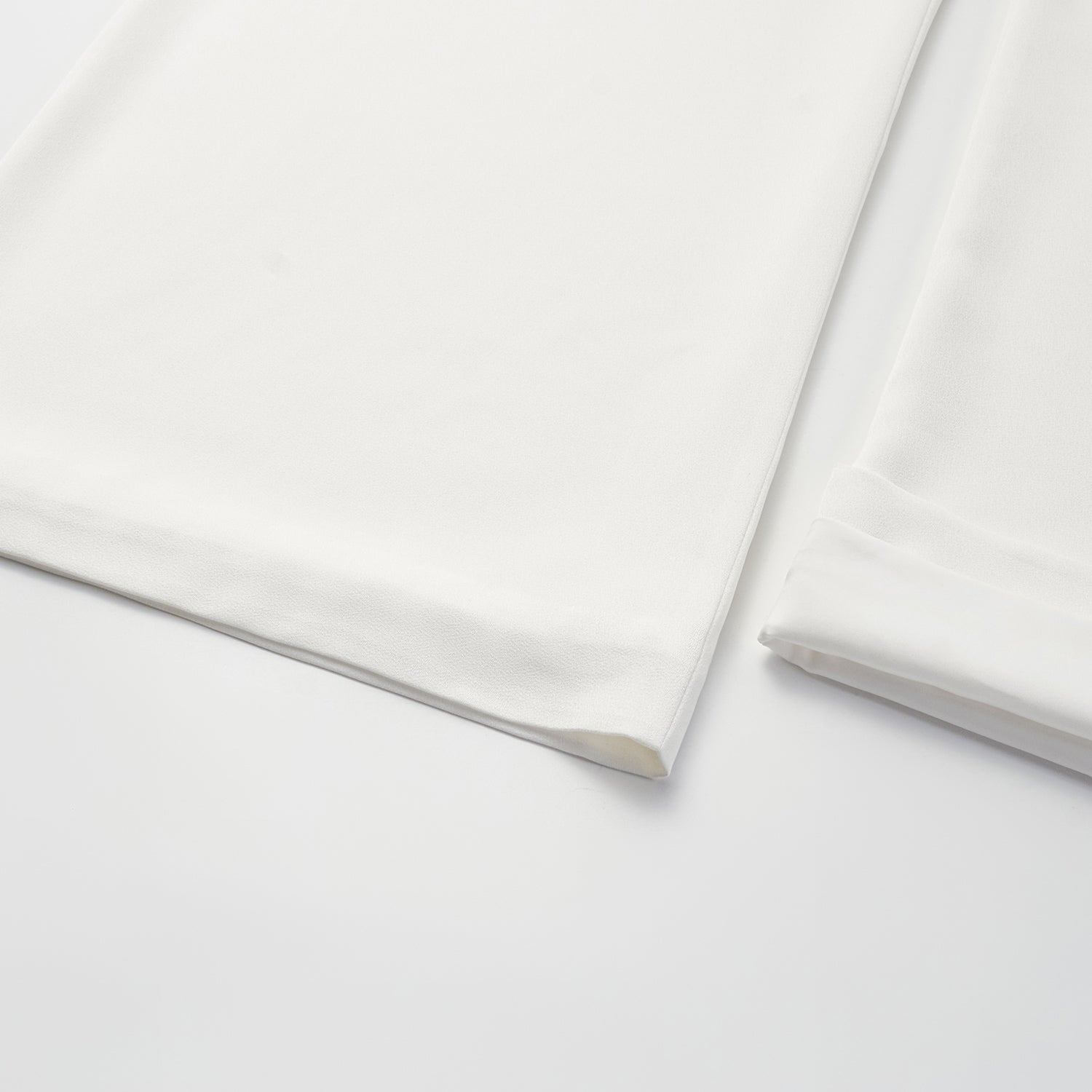 “Autumn Diary ” 珍珠醋酸緞特殊剪裁闊腿長褲 — 白色