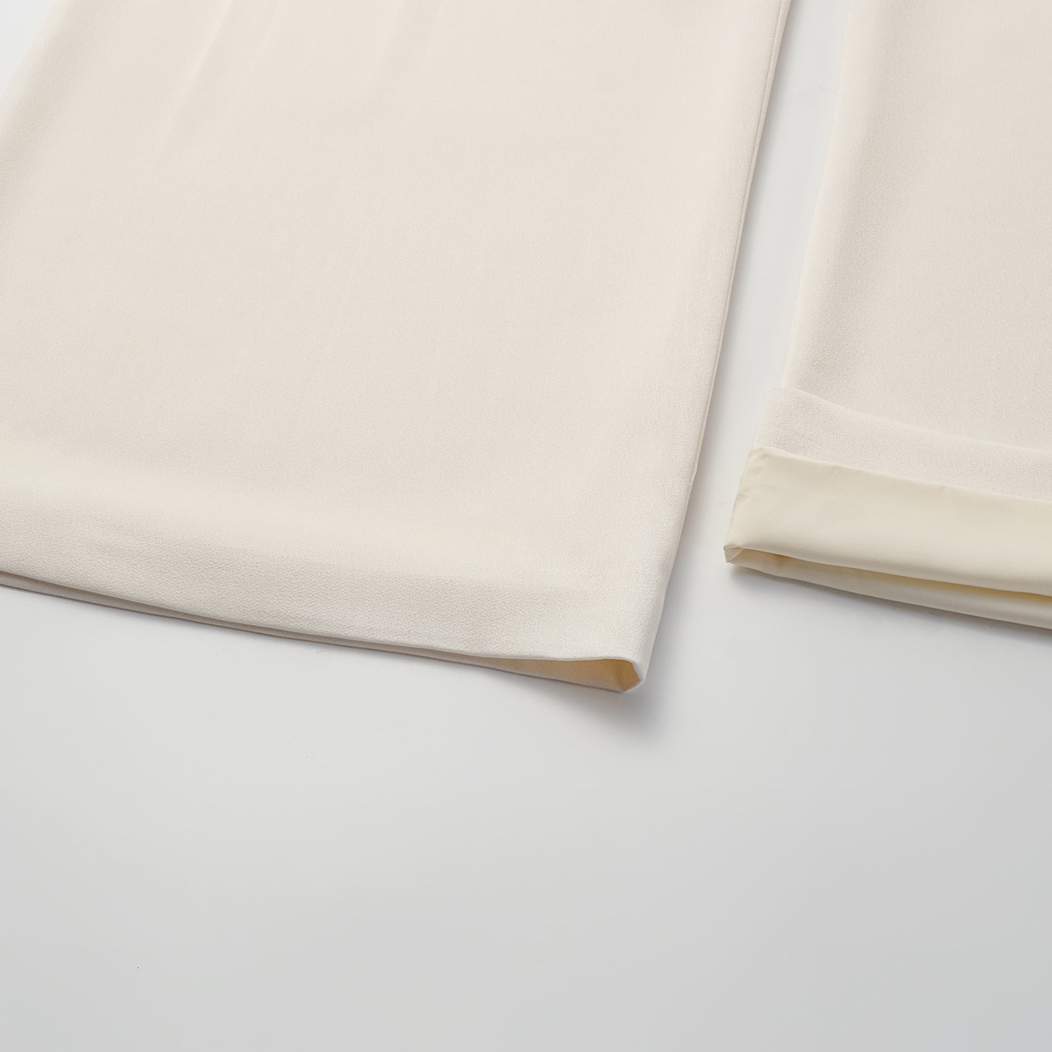 “Autumn Diary ” 珍珠醋酸緞特殊剪裁闊腿長褲 — 米色