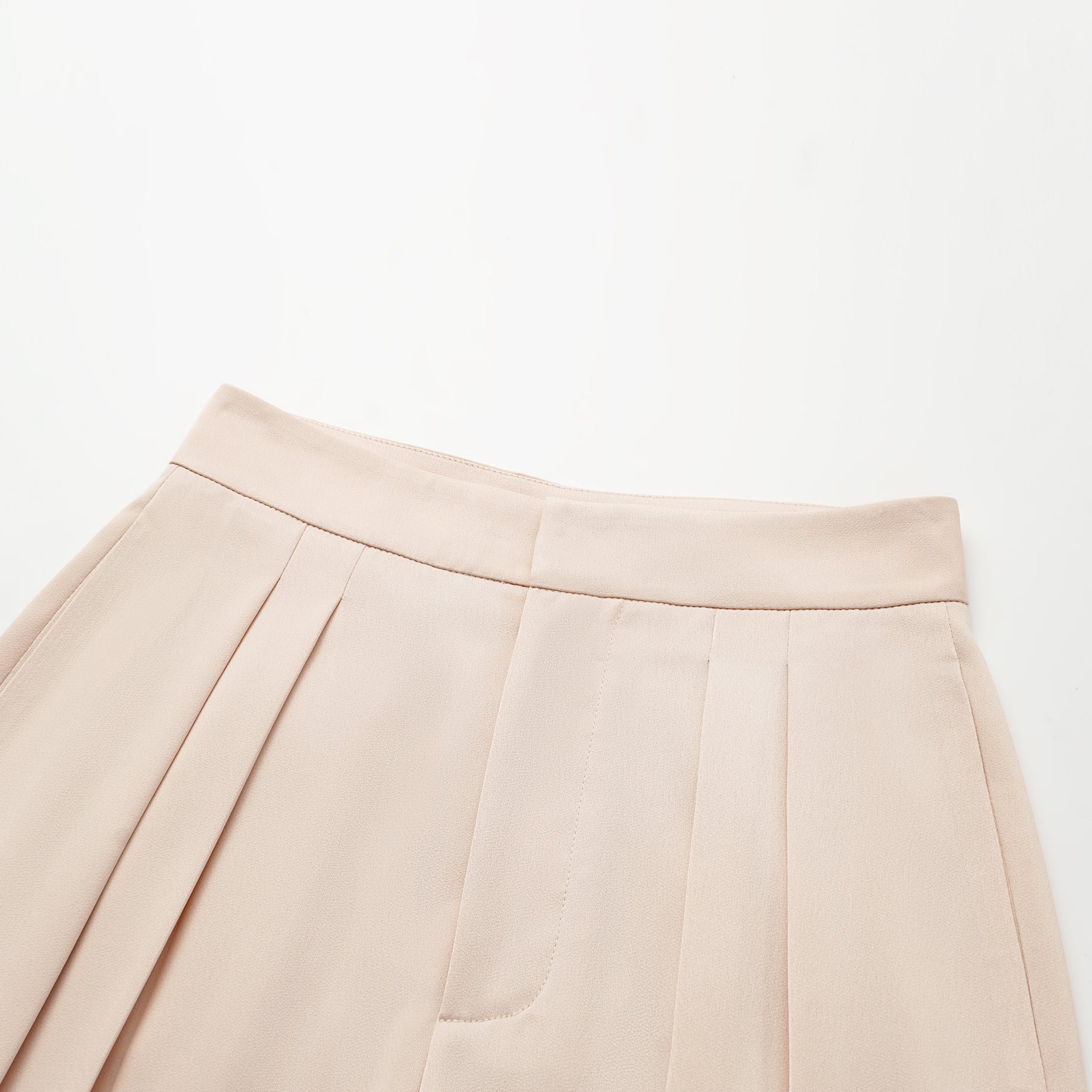 “Autumn Diary ” 珍珠醋酸緞特殊剪裁闊腿長褲 — 裸色