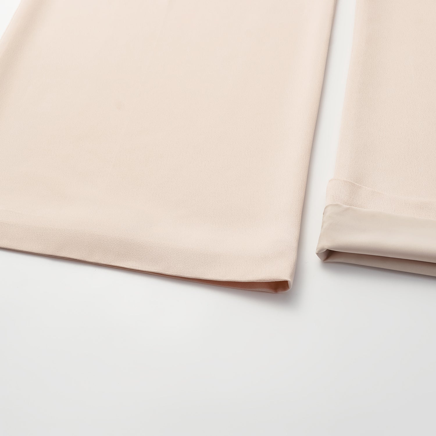 “Autumn Diary ” 珍珠醋酸緞特殊剪裁闊腿長褲 — 裸色