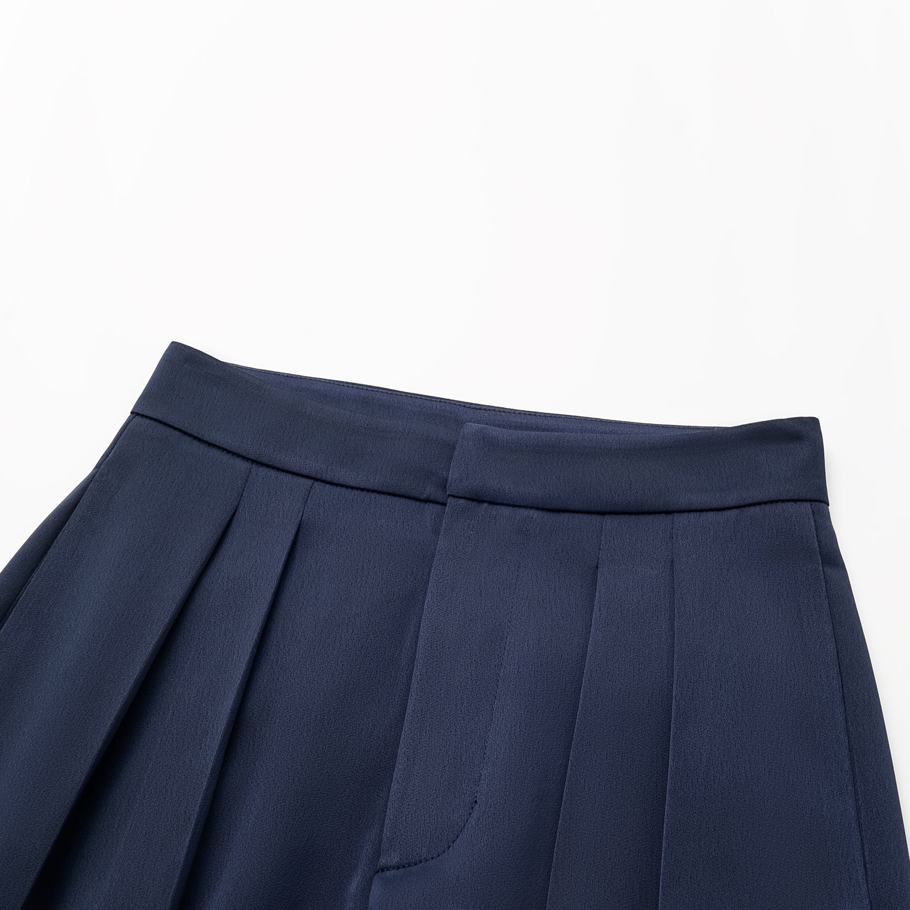 “Autumn Diary ” 珍珠醋酸緞特殊剪裁闊腿長褲 — 深藍色