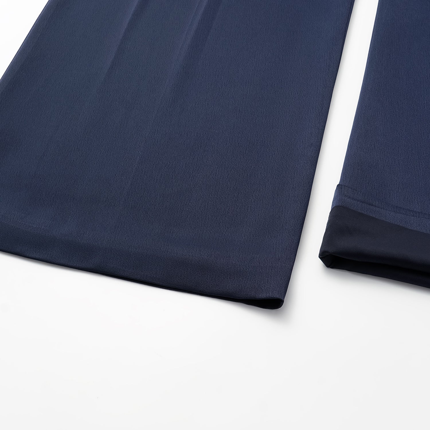 “Autumn Diary ” 珍珠醋酸緞特殊剪裁闊腿長褲 — 深藍色