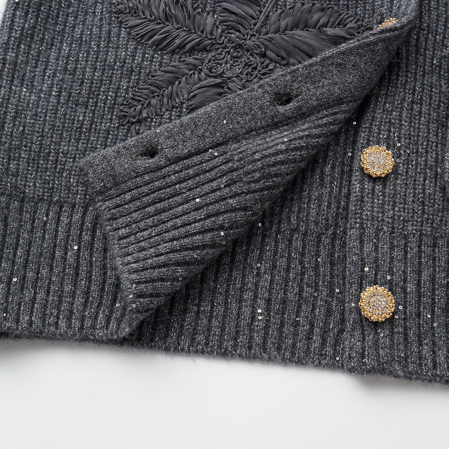 “Winter Diary” 100%Cashmere浮雕緞繡星點針織外套—Cedar Smoke雪松煙衫