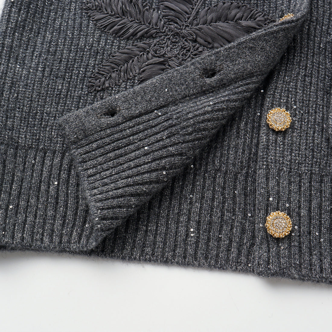 “Winter Diary” 100%Cashmere浮雕緞繡星點針織外套—Cedar Smoke雪松煙衫