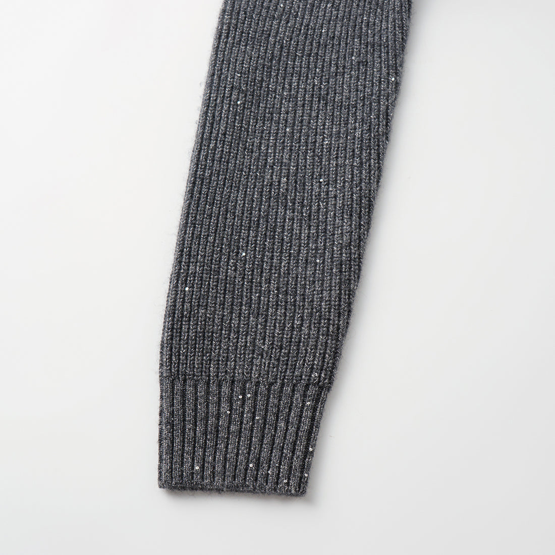 “Winter Diary” 100%Cashmere浮雕緞繡星點針織外套—Cedar Smoke雪松煙衫