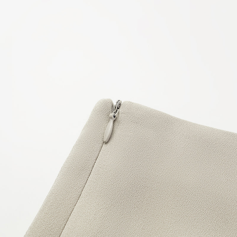 “Daytime Elegance” 肌理醋酸特殊剪裁鉛筆裙—灰白