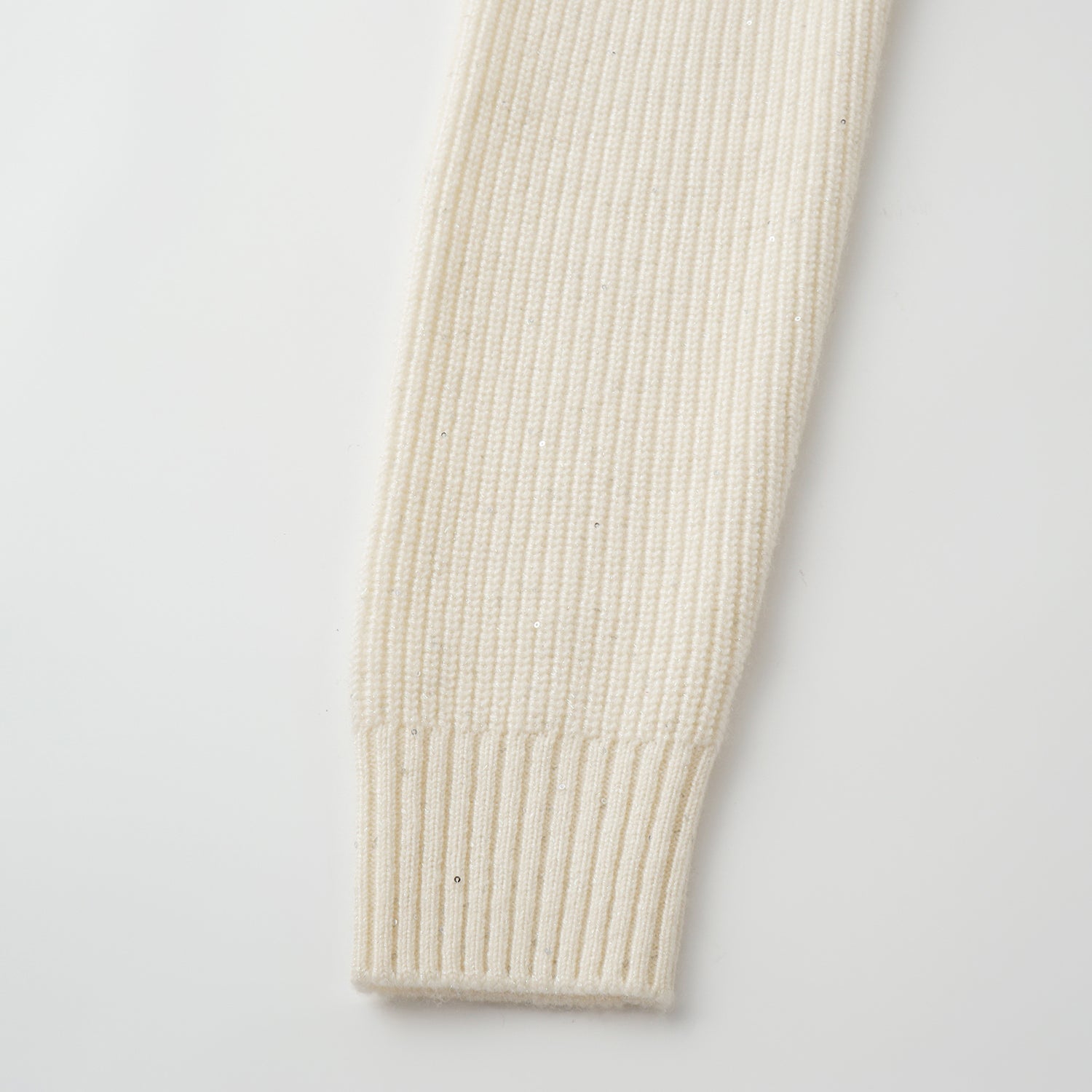 “Winter Diary” 100%Cashmere浮雕緞繡星點針織外套—Sandal Light檀香白茶