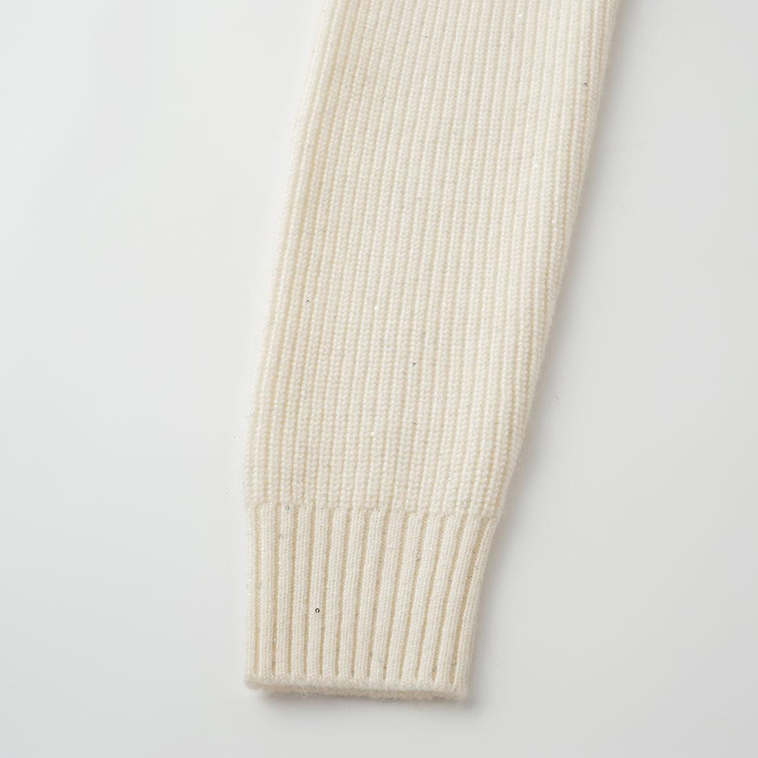 “Winter Diary” 100%Cashmere浮雕緞繡星點針織外套—Sandal Light檀香白茶