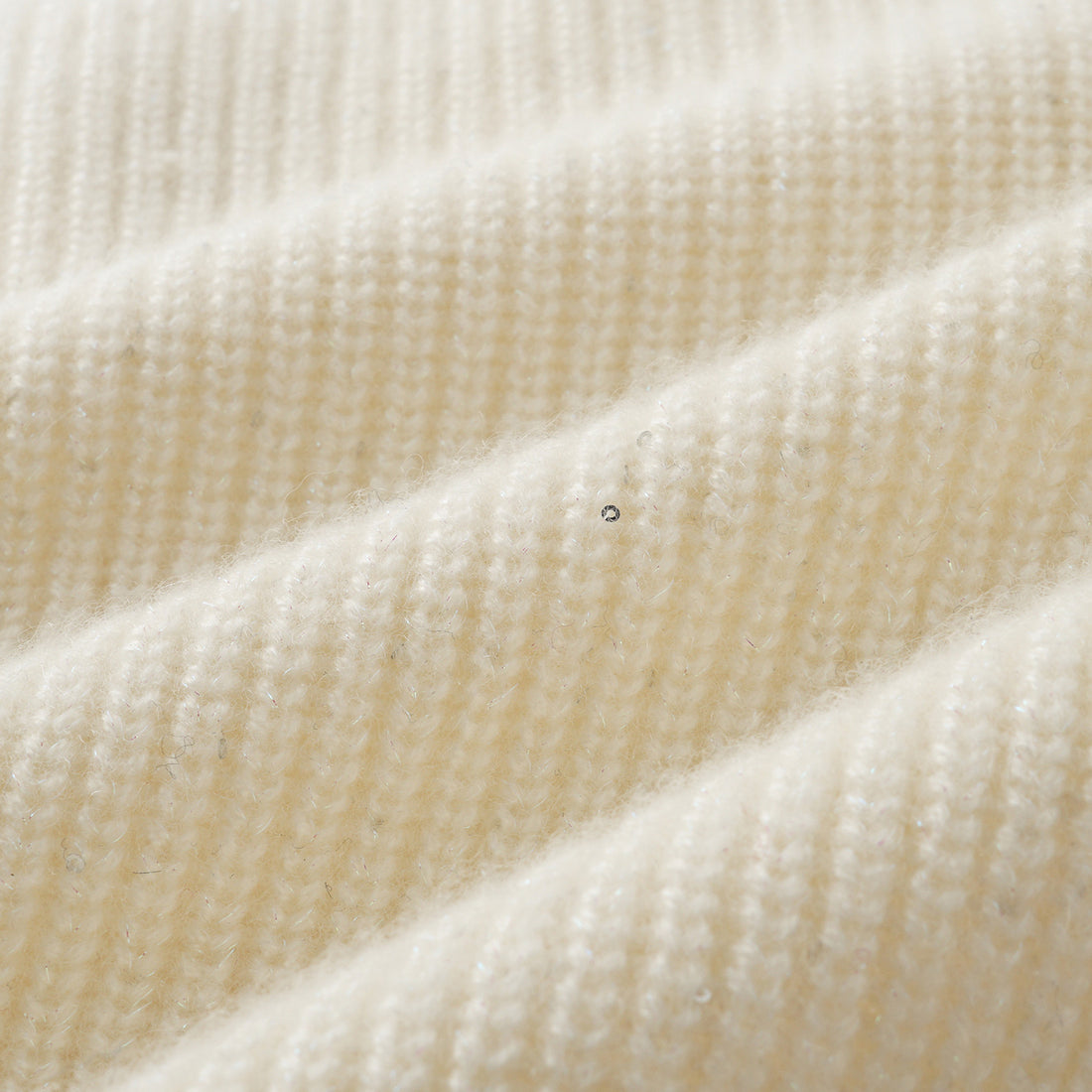 “Winter Diary” 100%Cashmere浮雕緞繡星點針織外套—Sandal Light檀香白茶